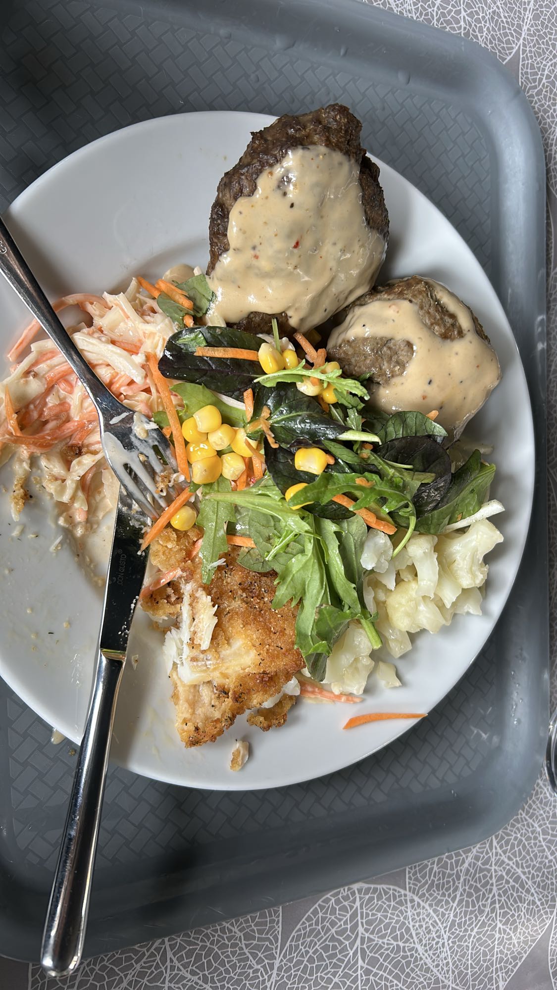 Köttbullar med sallad