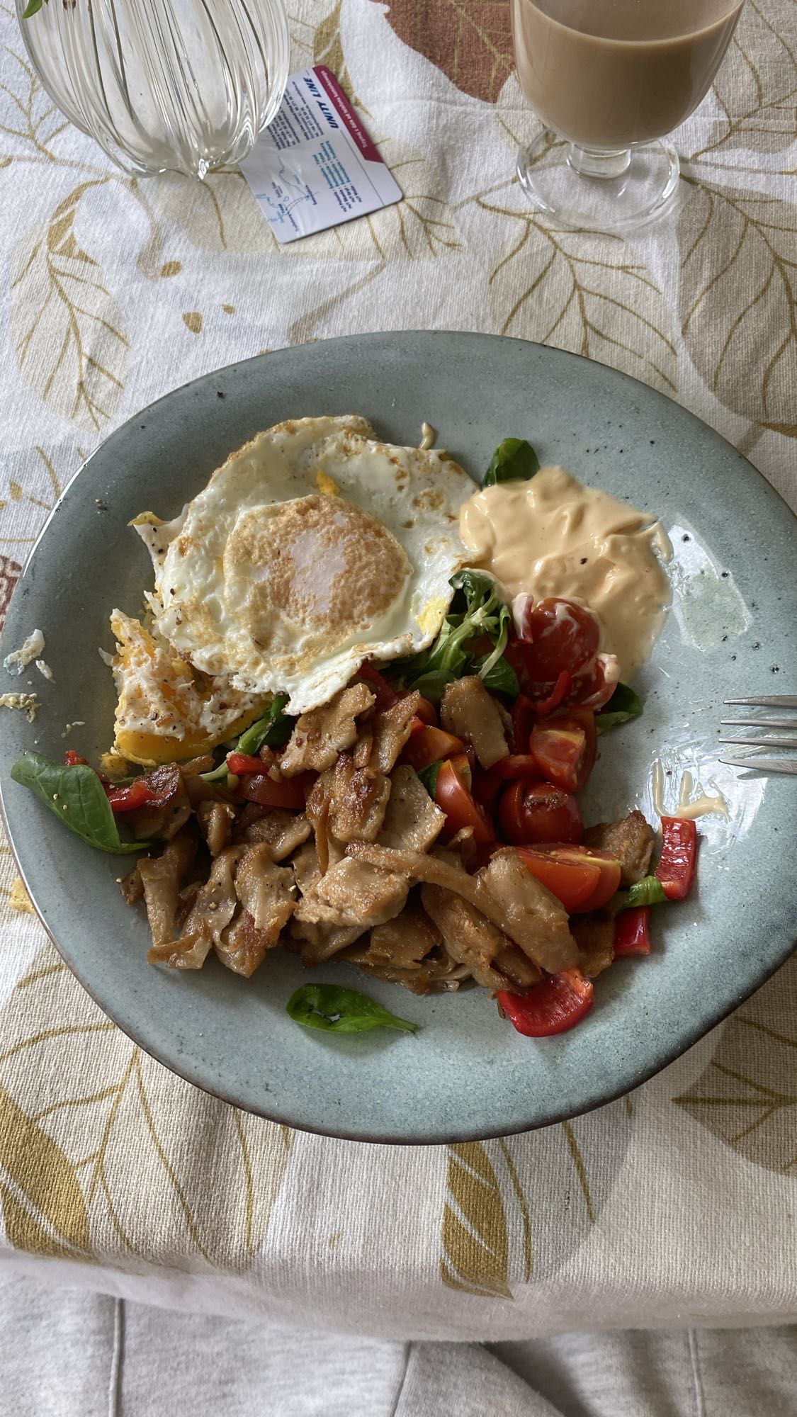 Kebabtallrik med ägg