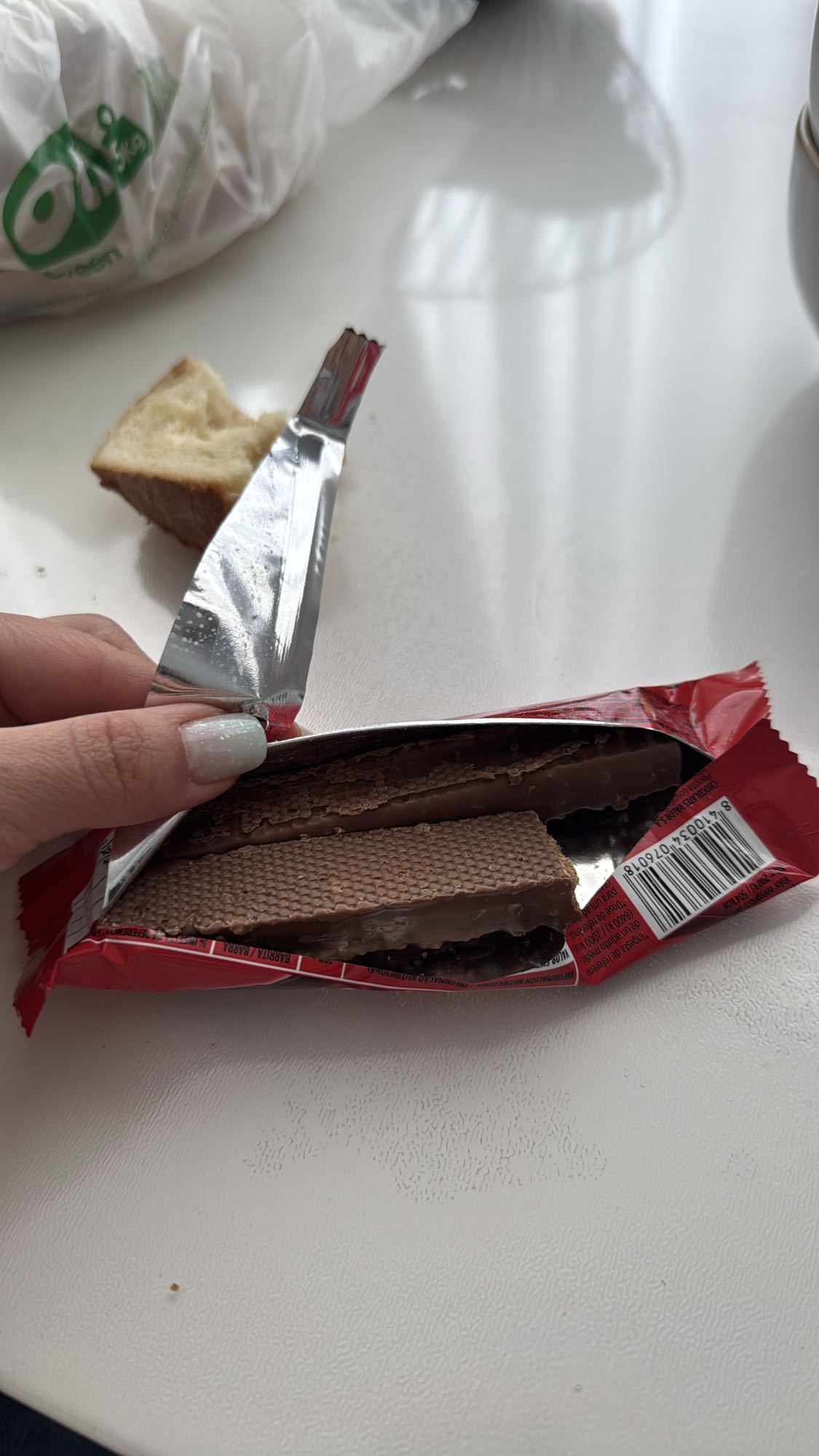 Napolitană cu ciocolată și pâine