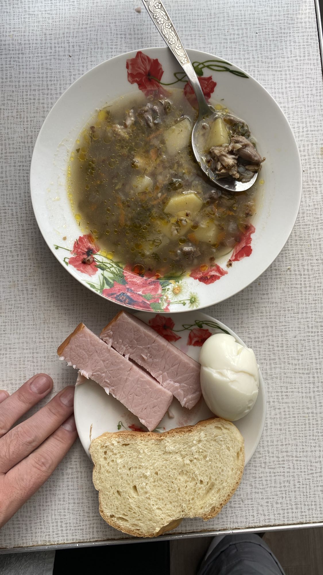 суп с мясом и гарниром