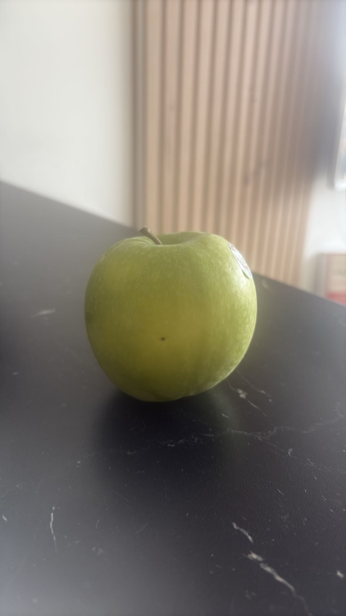 Pomme verte entière