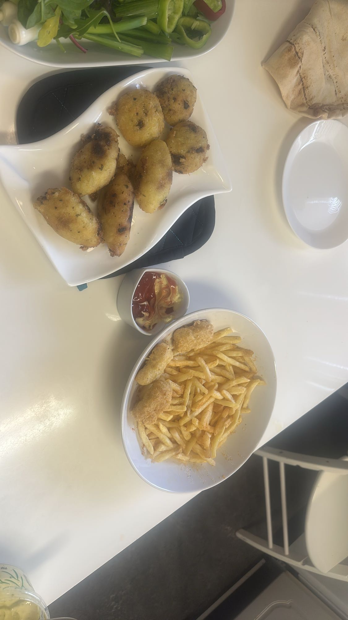 Friterad tallrik med sallad