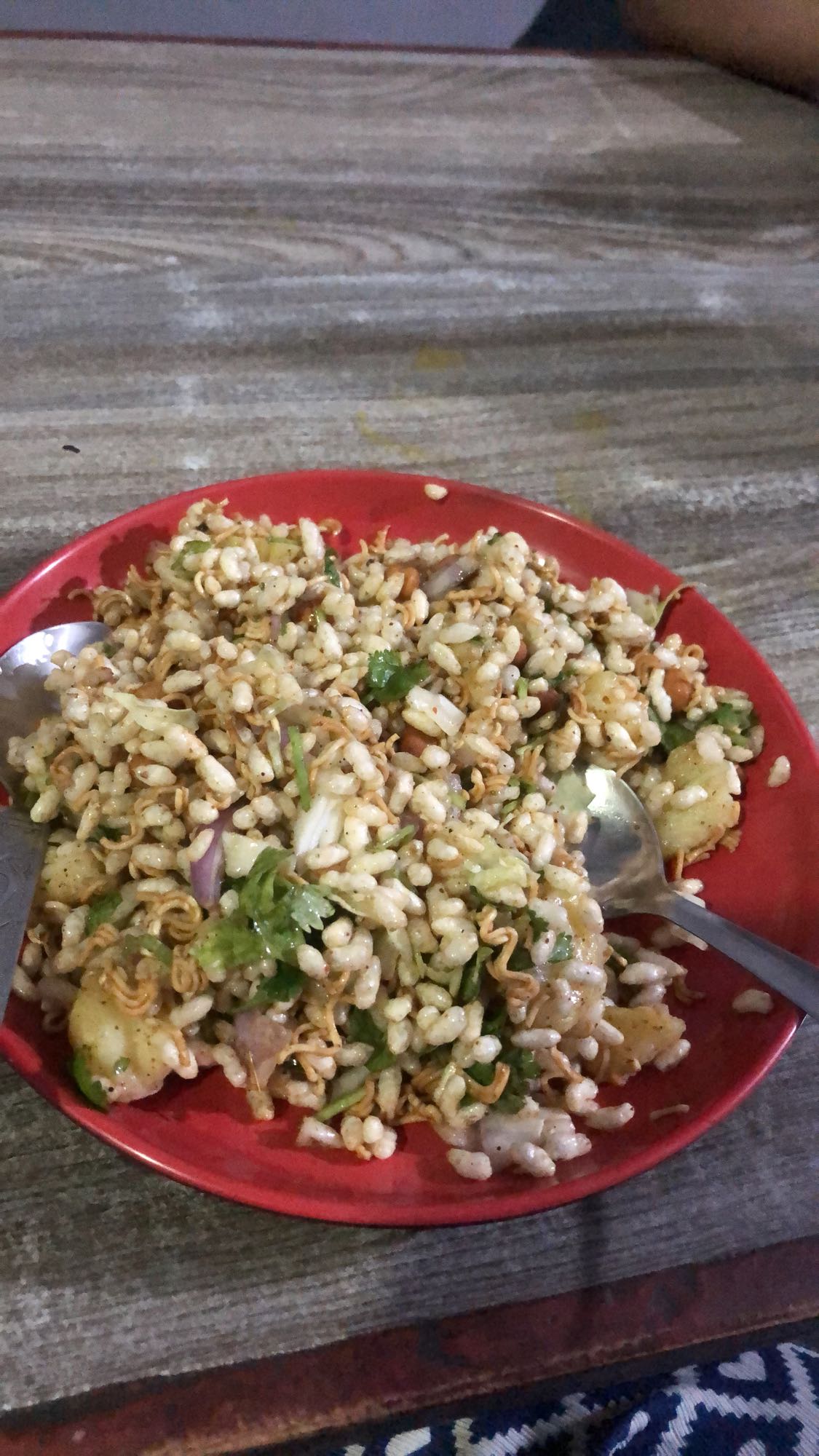 Spicy puffed rice mix
