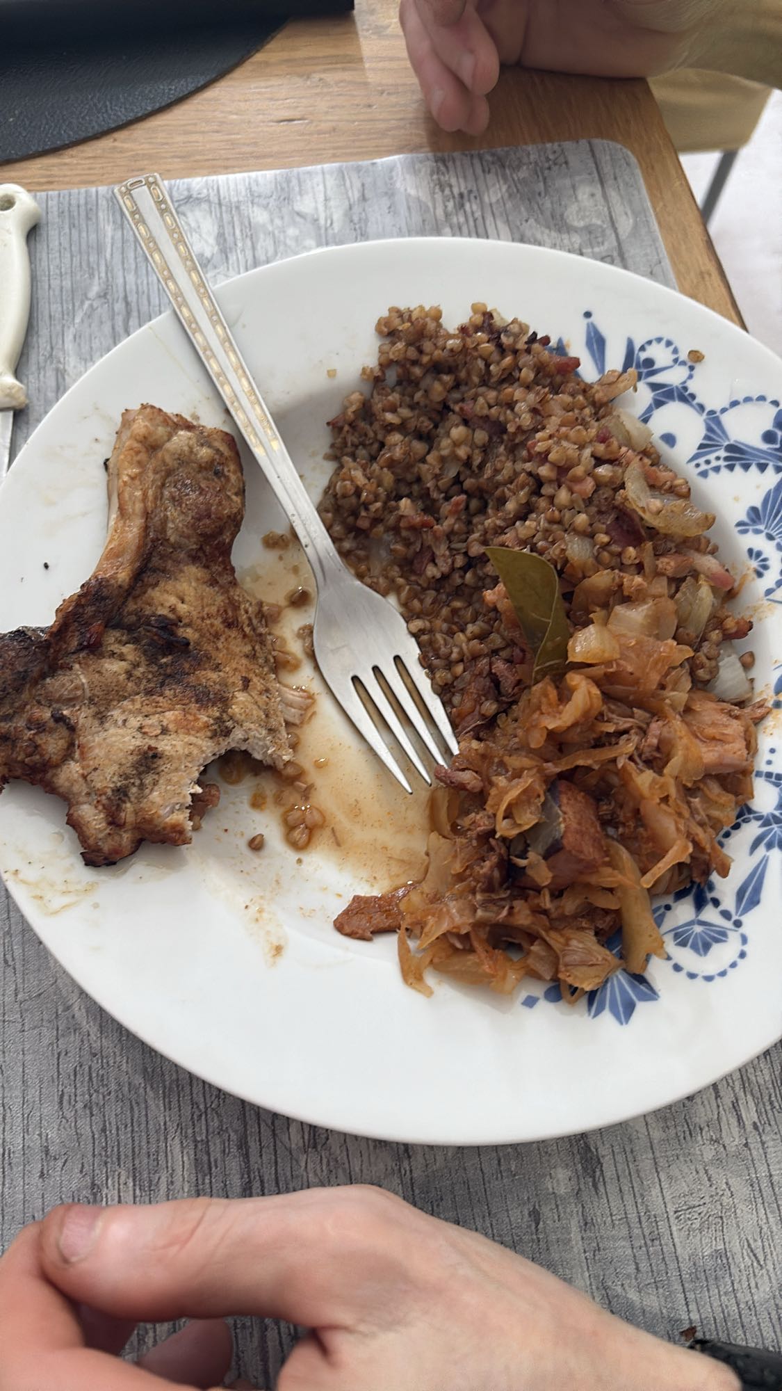 Kotlet z kaszą i kapustą