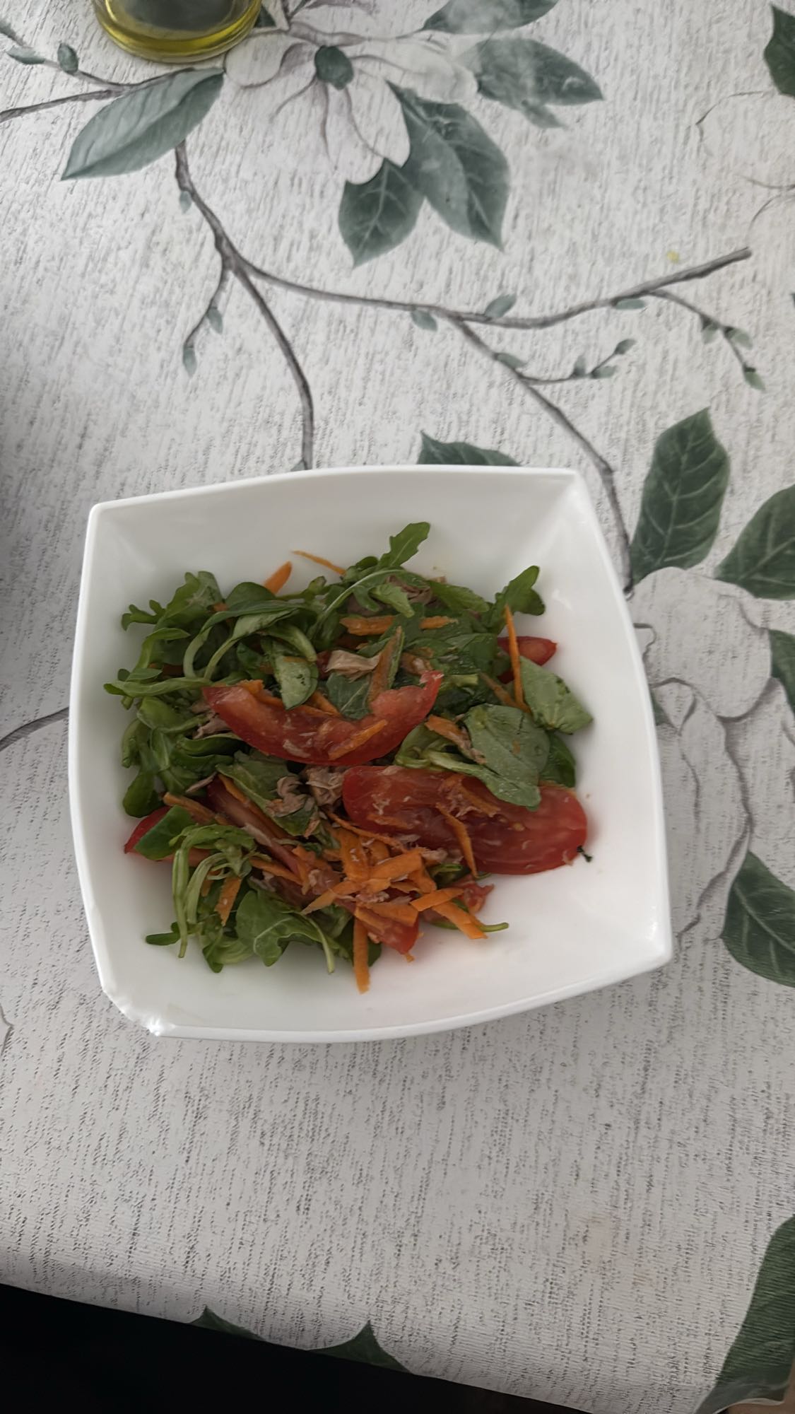 ensalada de atún y rúcula