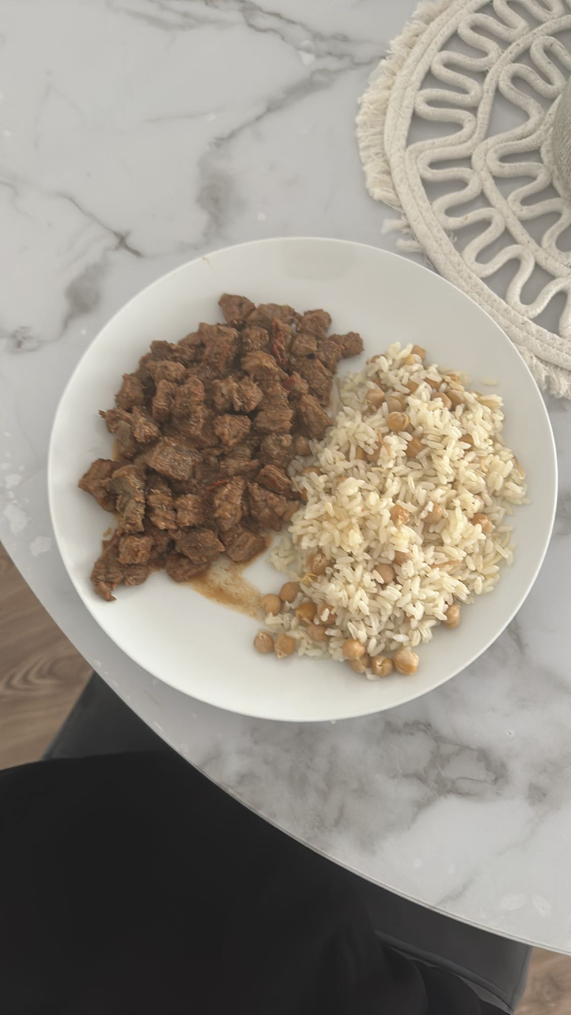 Etli nohutlu pilav tabağı