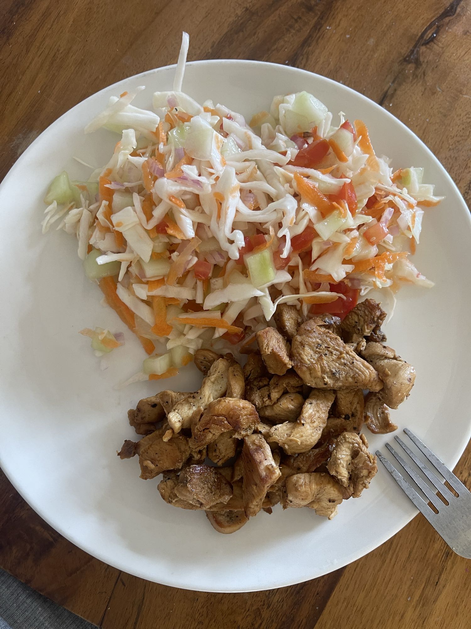 Pollo con ensalada fresca