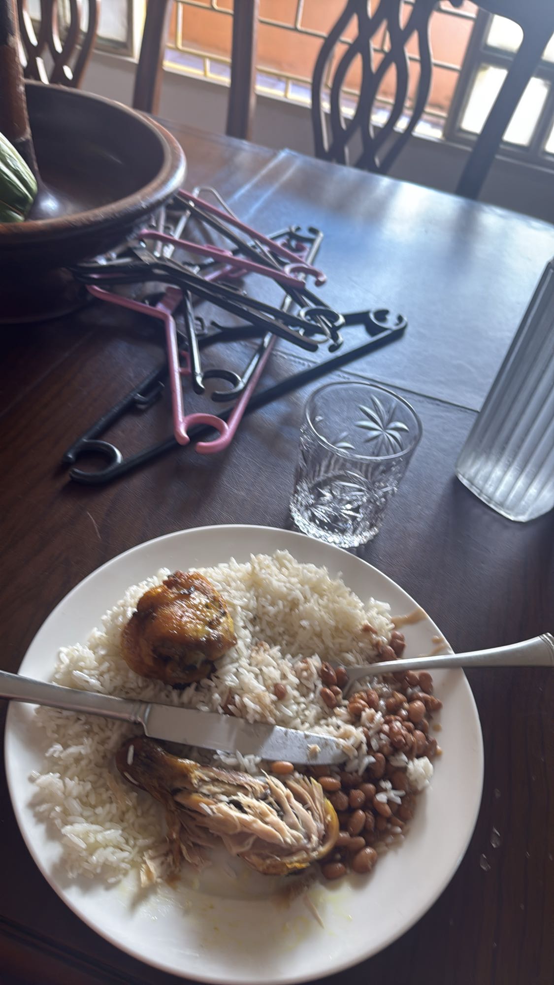 Frango com arroz e feijão