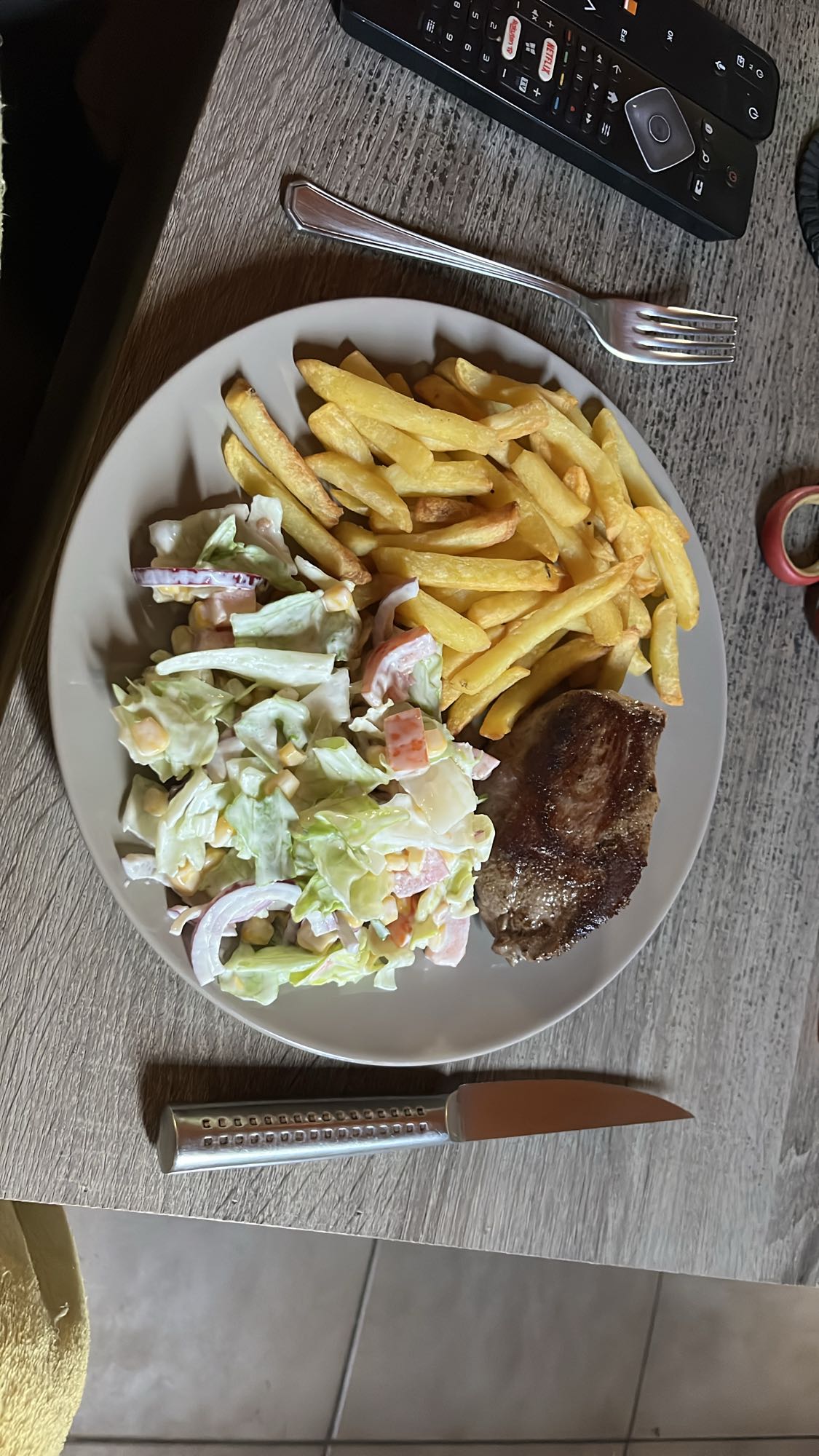 Steak frites et salade