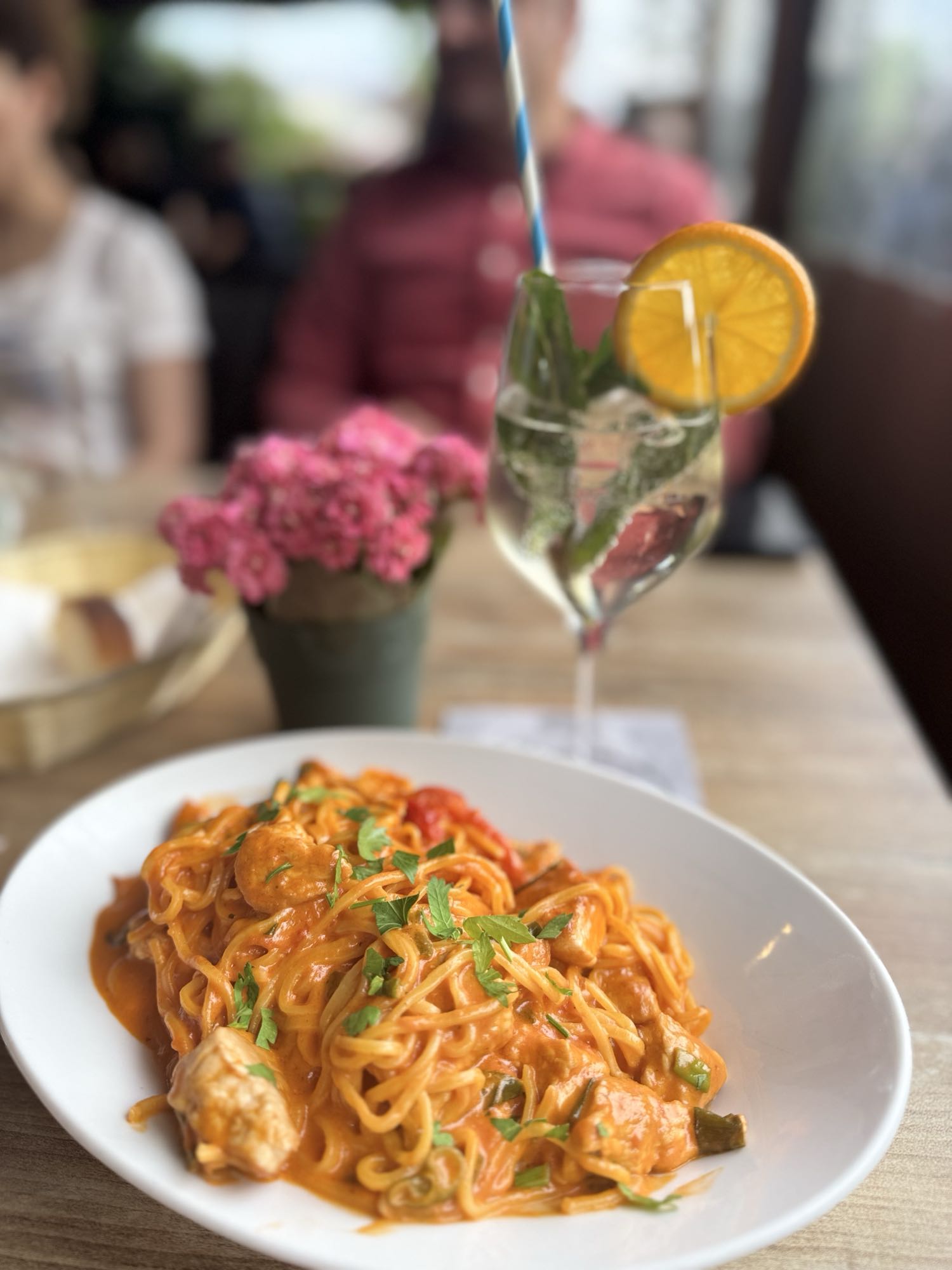 Pasta mit Hähnchen & Drink