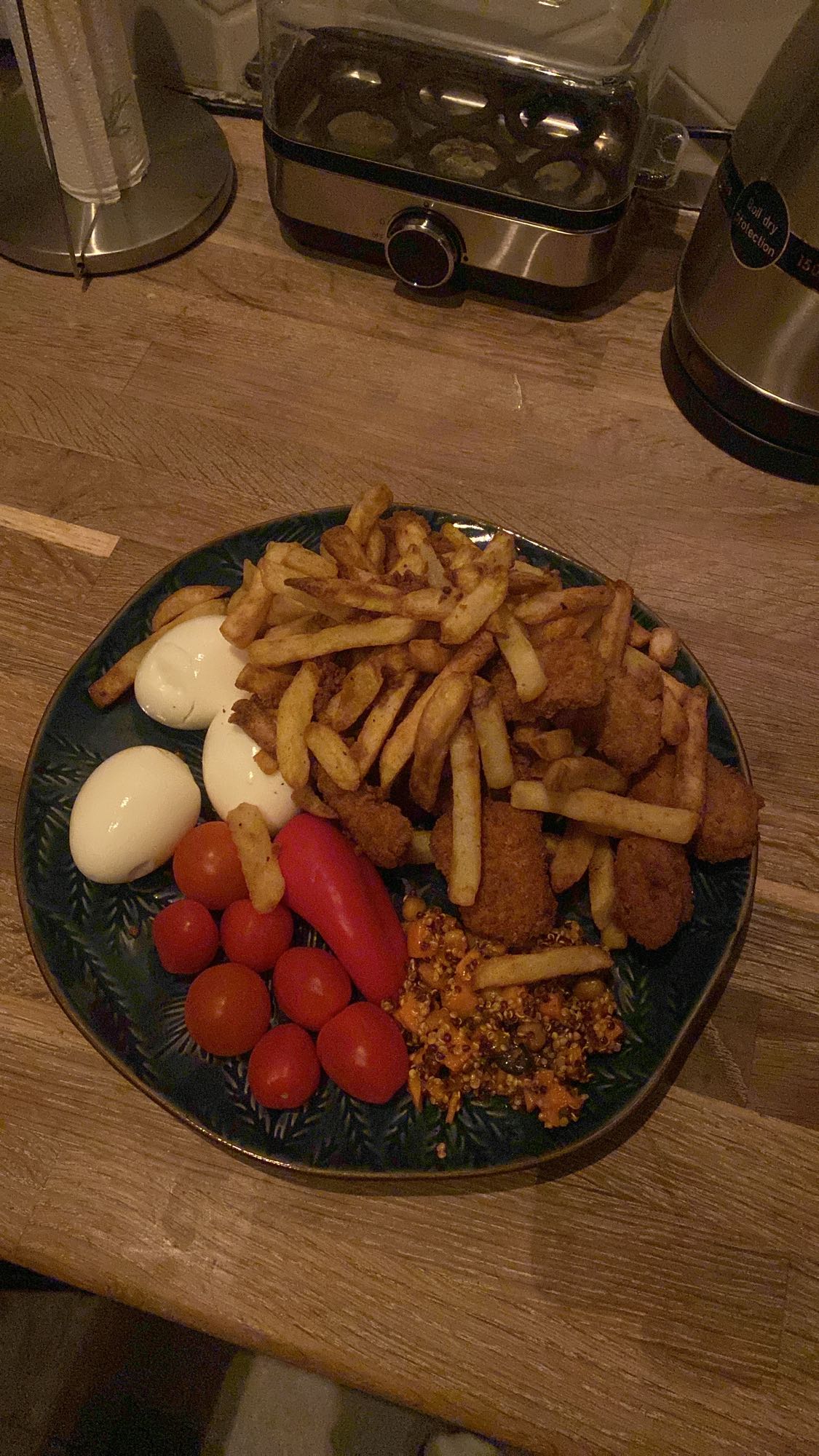 Kylling, pommes frites og egg