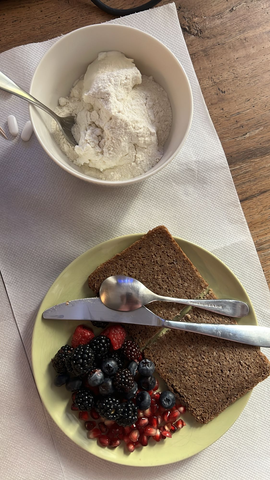 Πρωινό με γιαούρτι και φρούτα