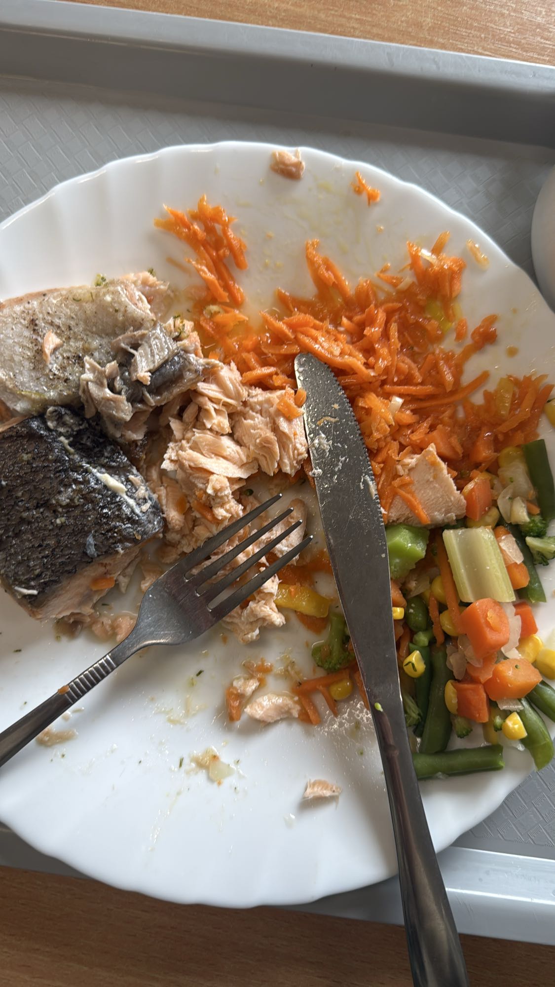 Somon cu legume și morcovi