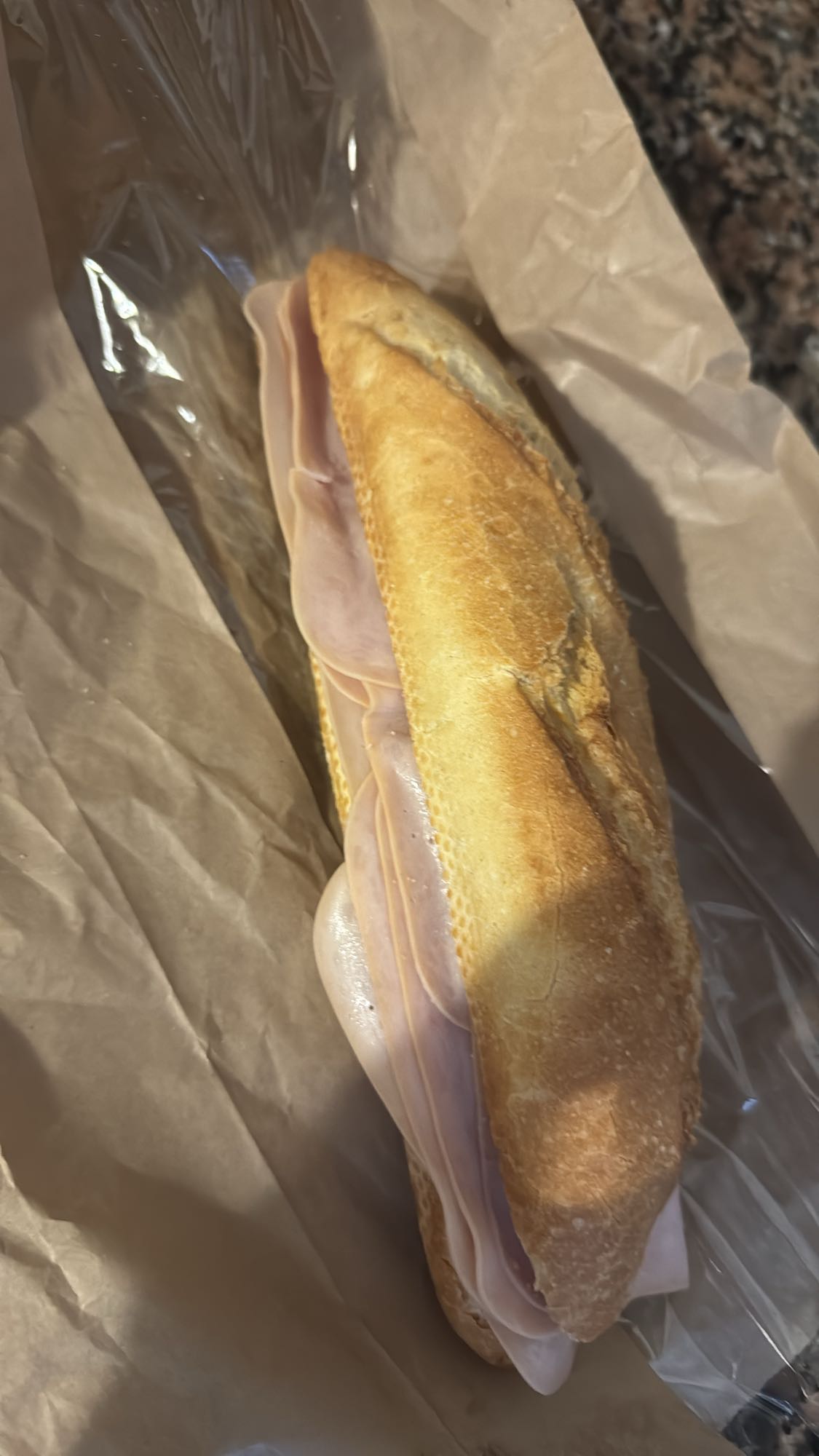 bocadillo de jamón cocido