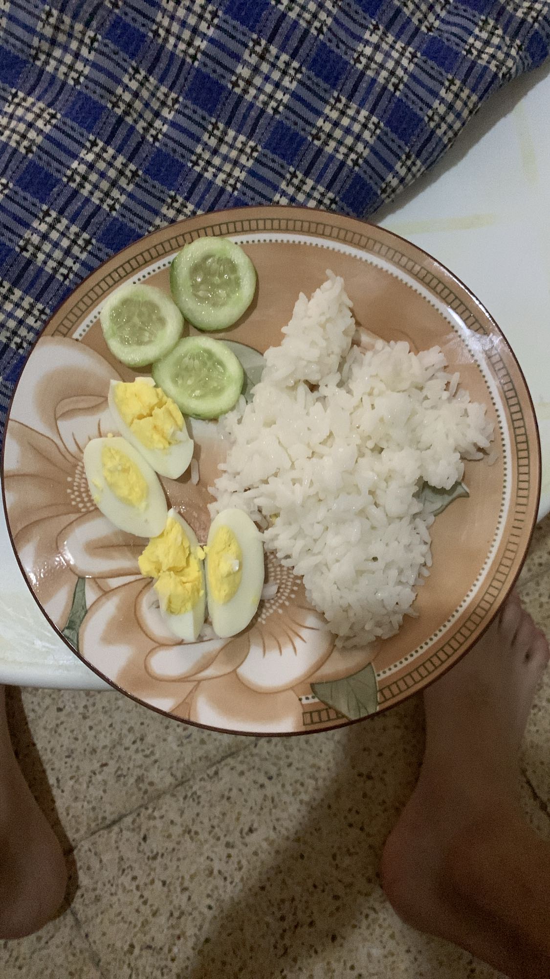 Riz, œufs et concombre