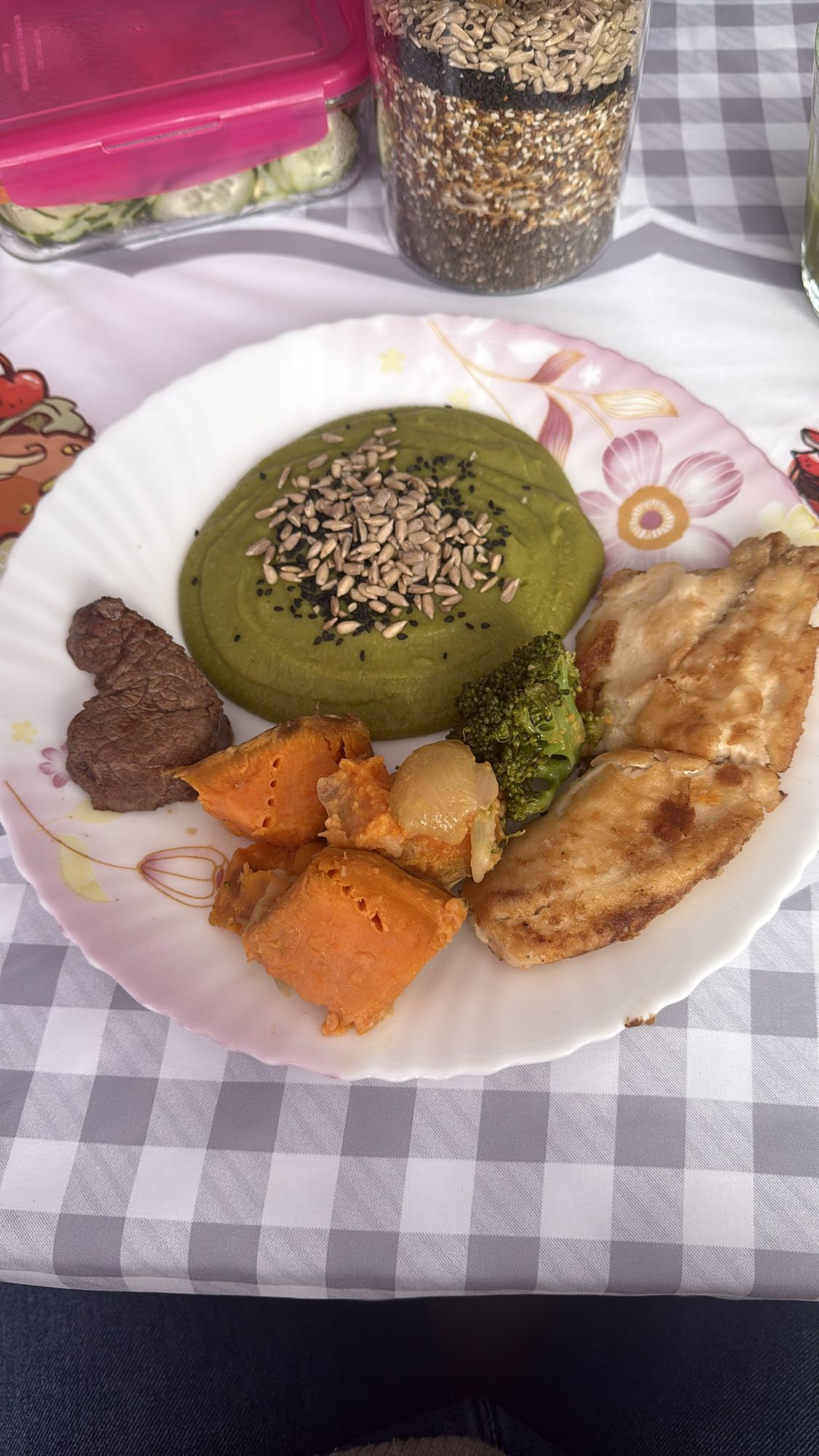 Prato com frango e purê