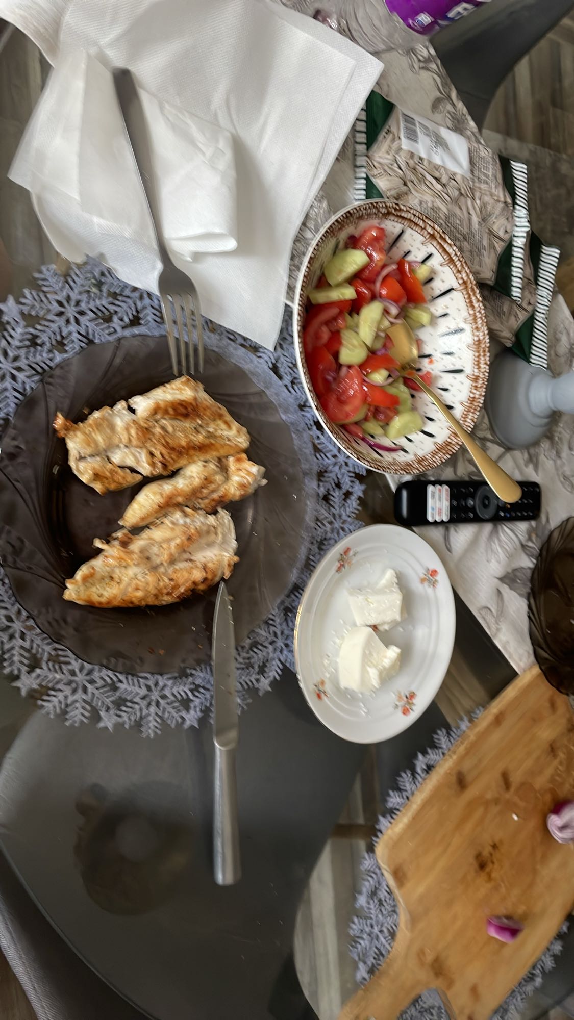 Piept de pui cu salată