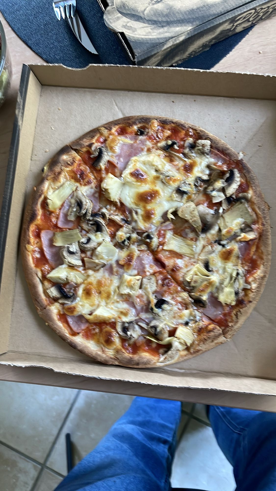 Pizza mit Schinken & Ananas
