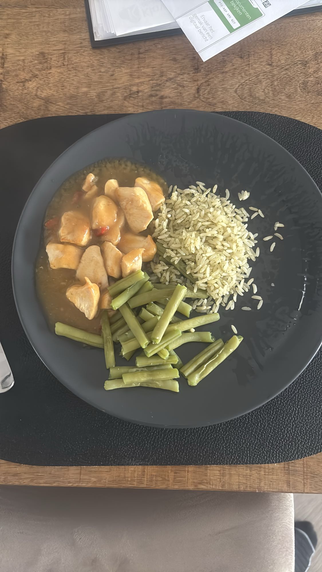 Kip met rijst en bonen