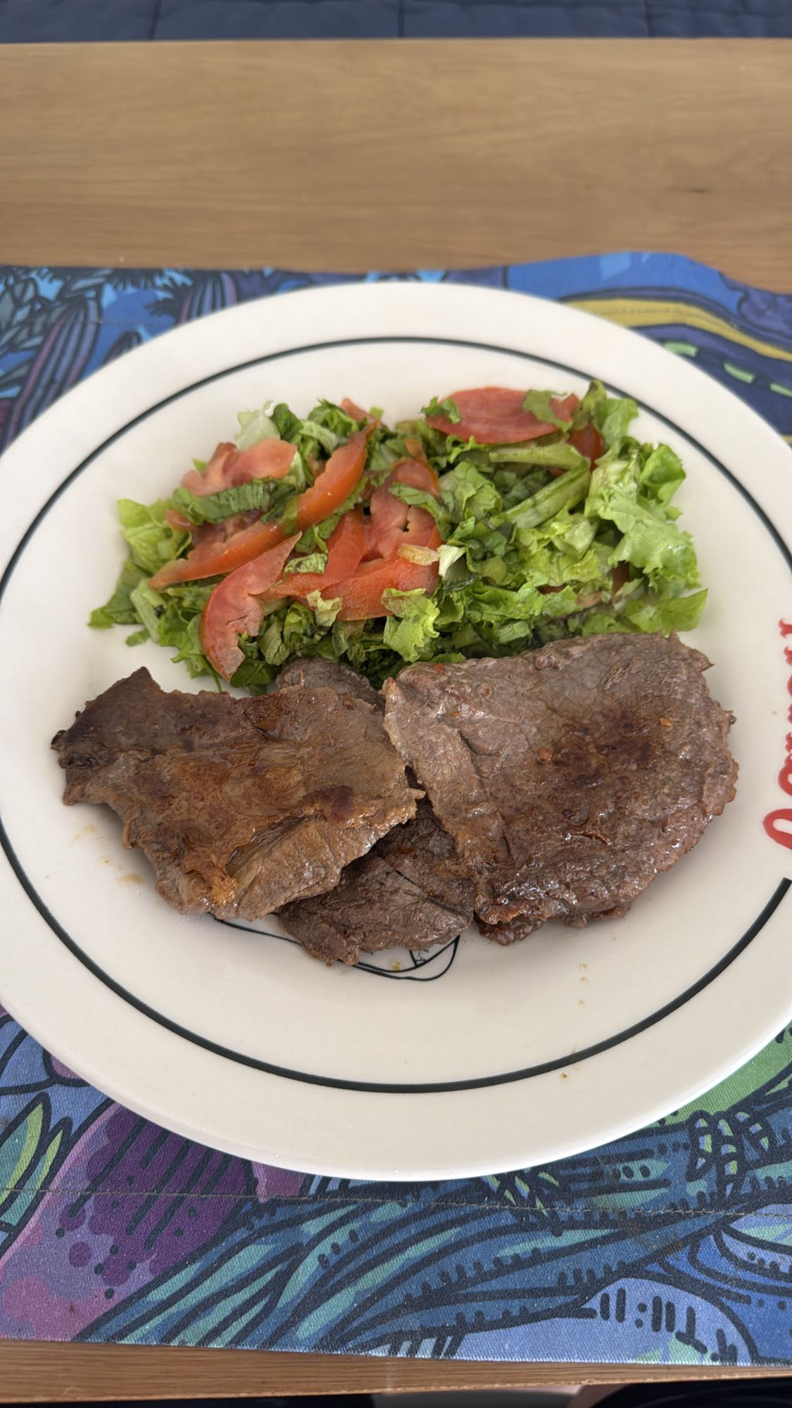 Carne asada con ensalada