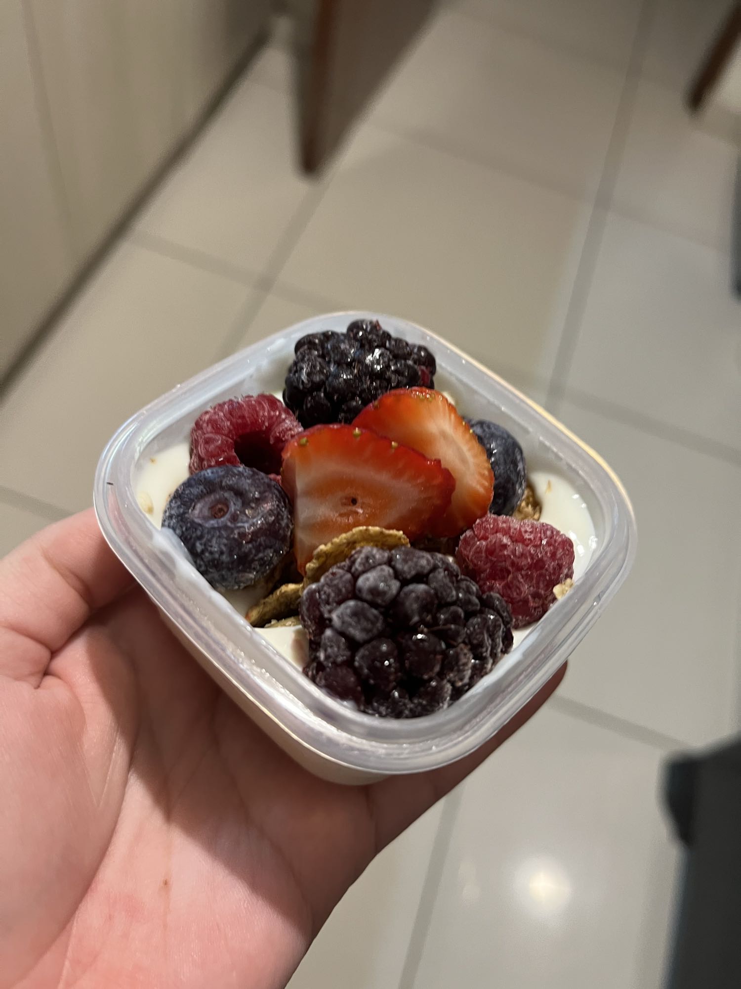 Yogur con frutos rojos