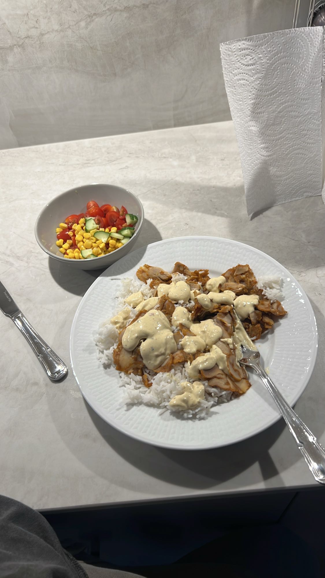 Kyckling med ris och sallad