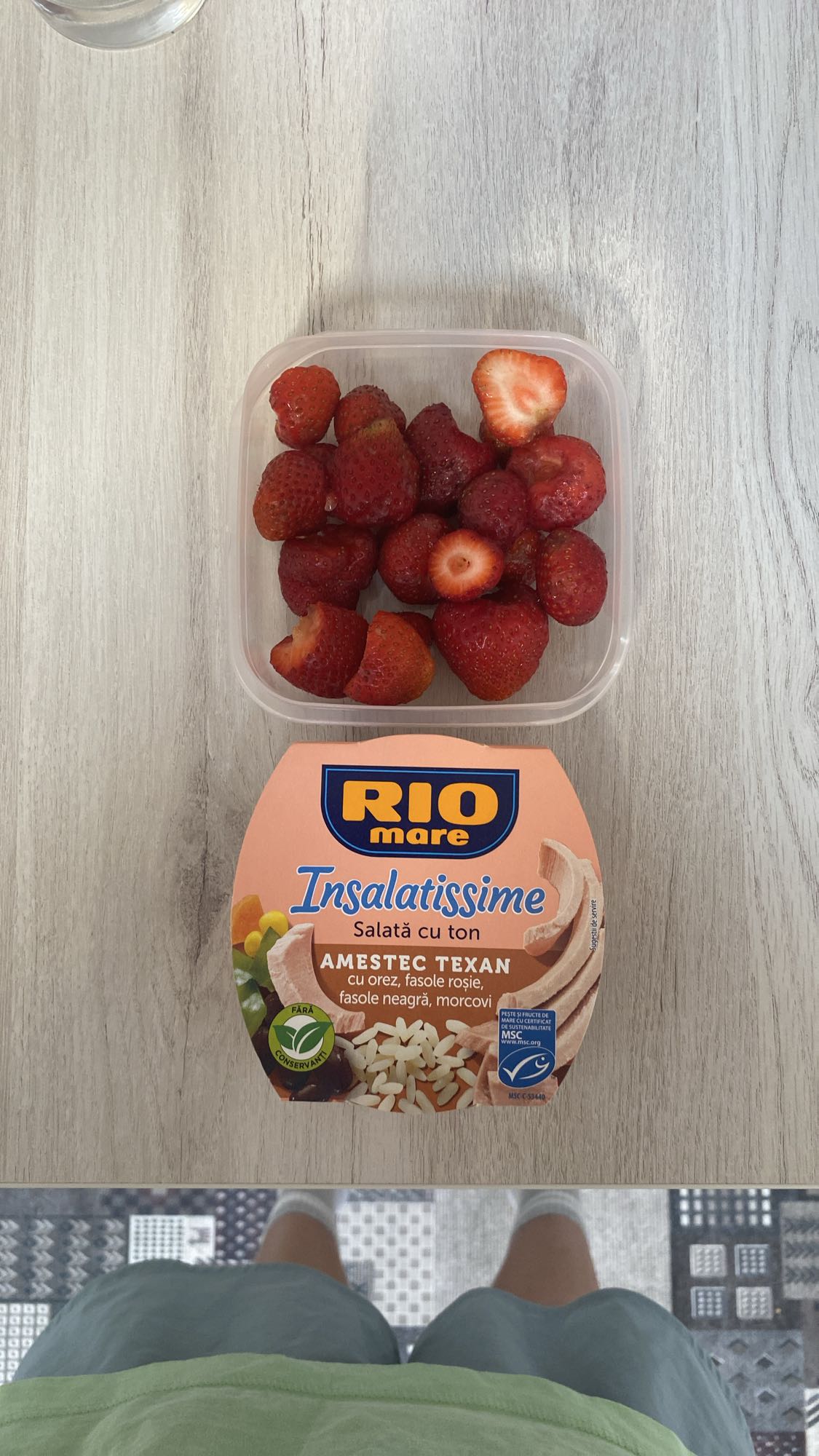 Salată ton și căpșuni