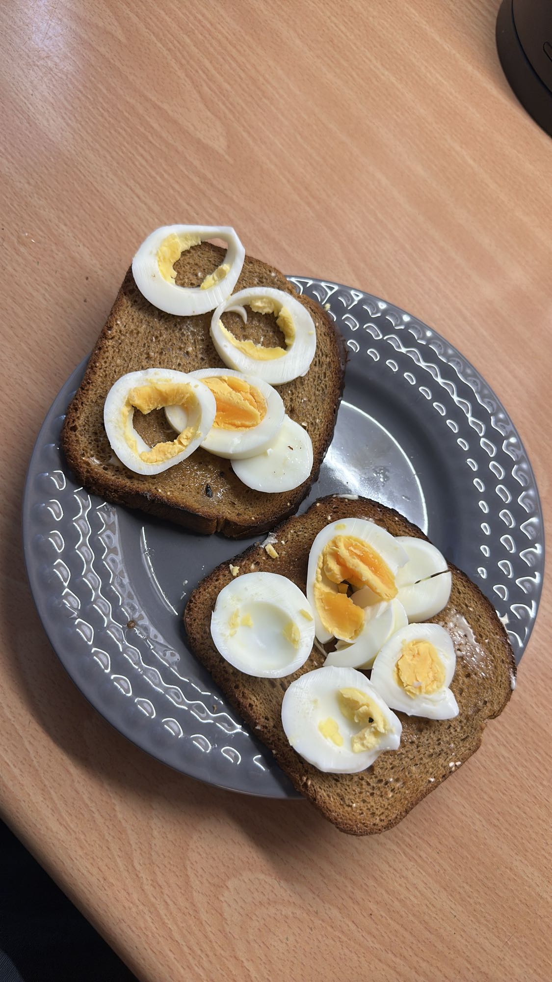 Äggmackor på rågbröd