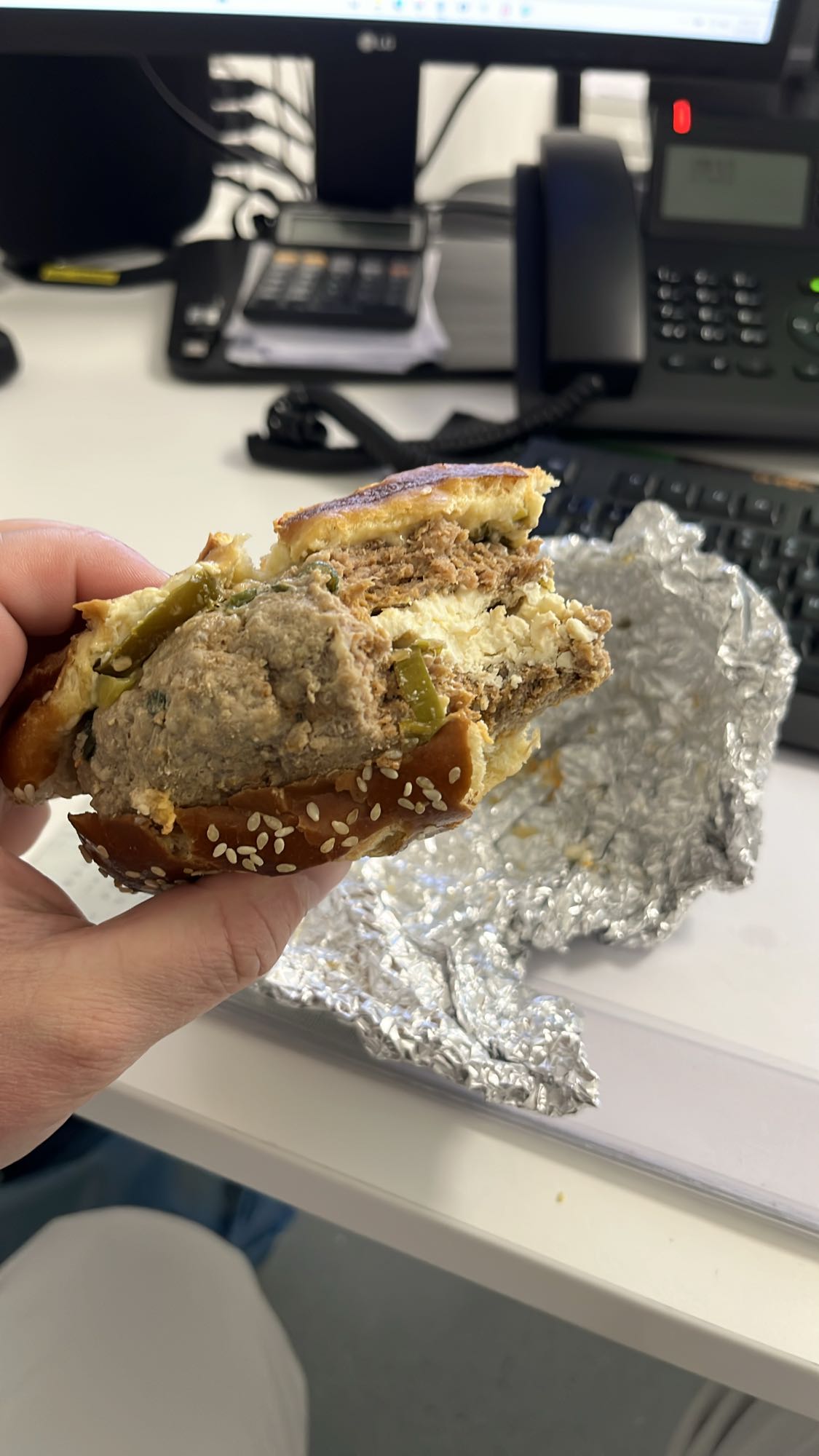 Hamburger mit Sesambrötchen