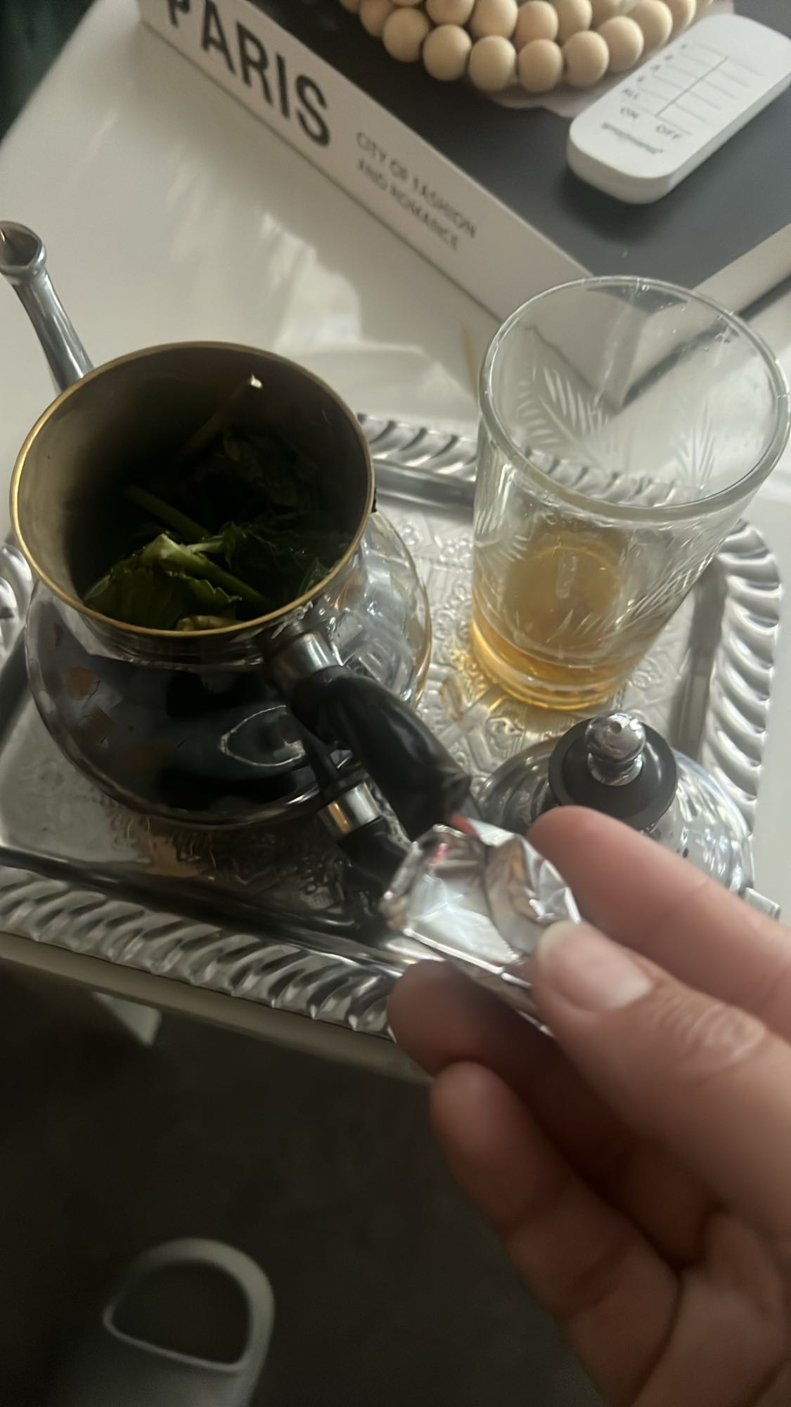 thé à la menthe et sucre