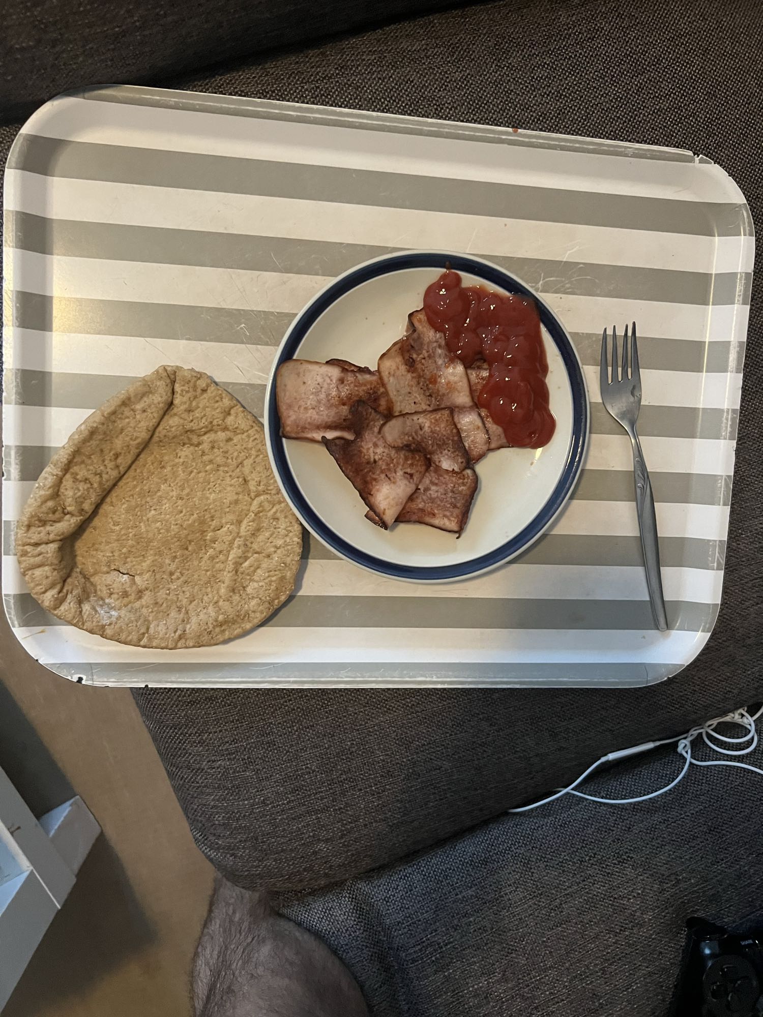 Pitabröd med kalkon och ketchup