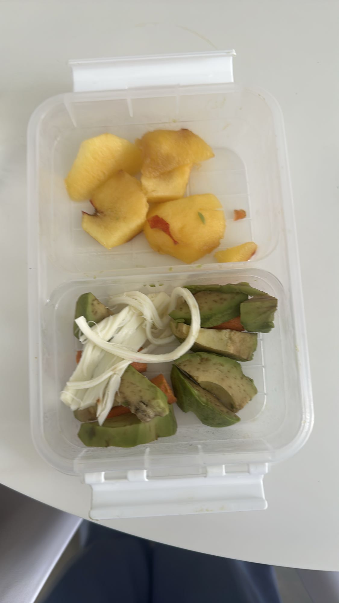 Fruta y ensalada fresca