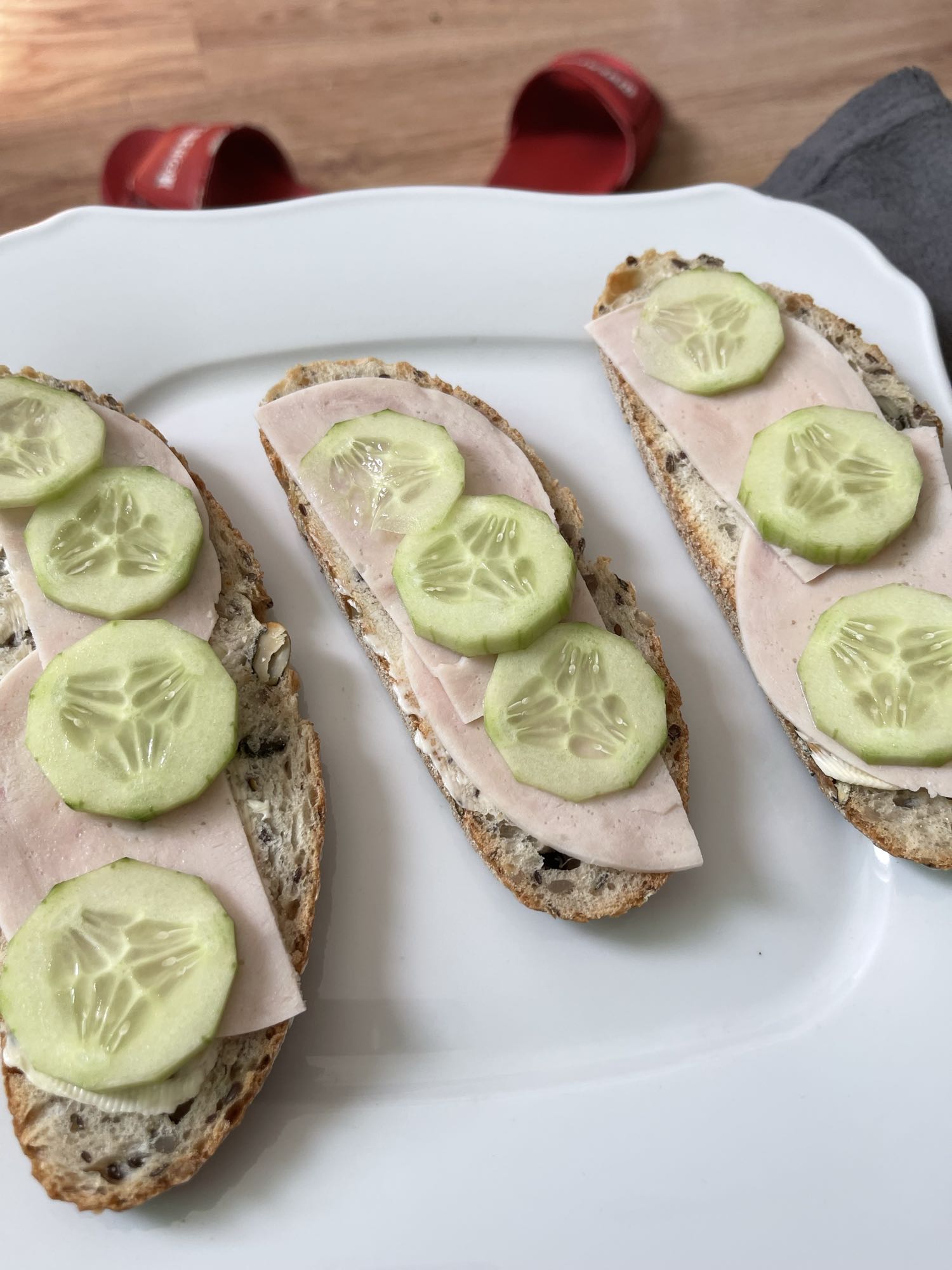 Kanapki z szynką i ogórkiem