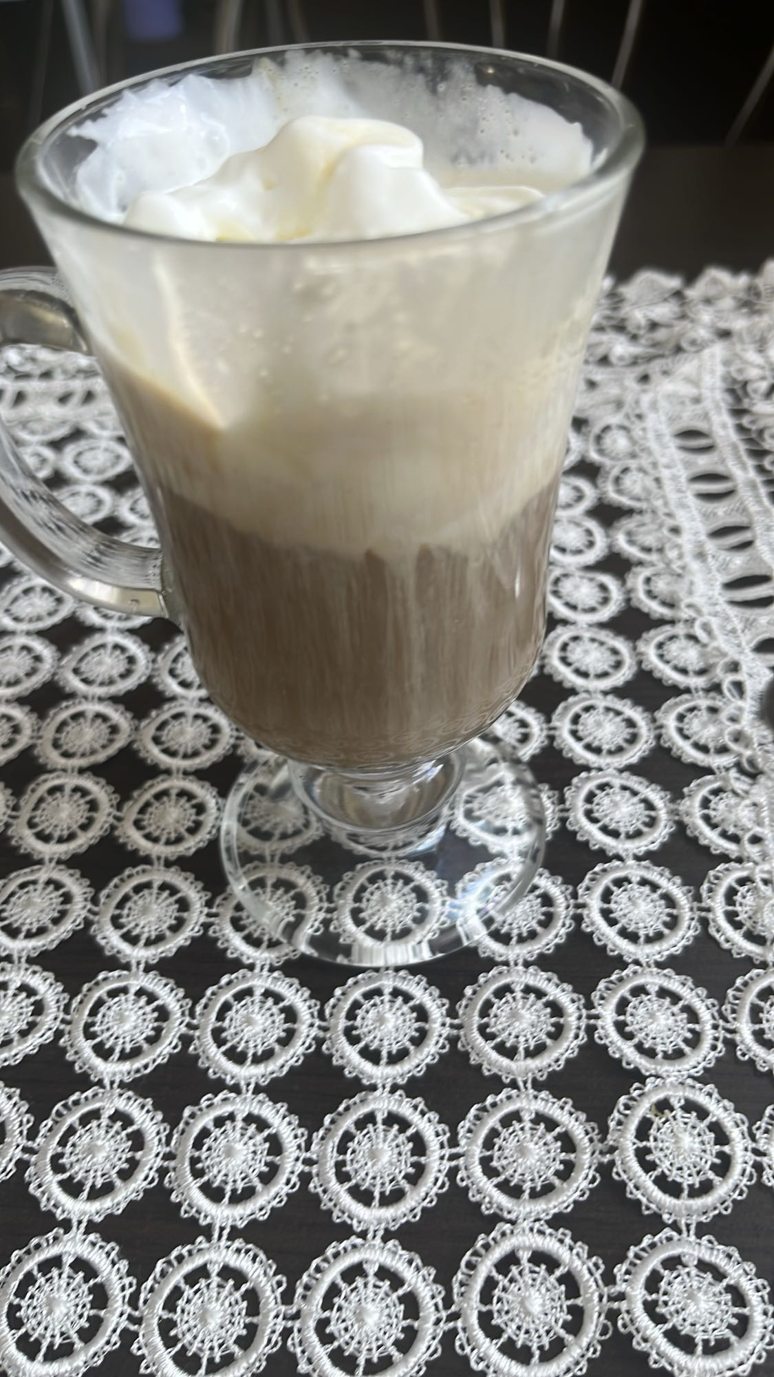 kawa z bitą śmietaną