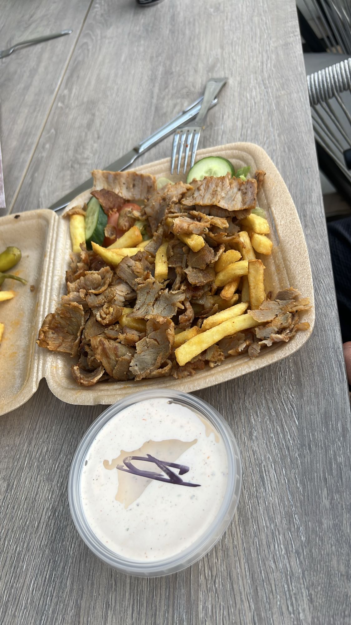 Kebab tallrik med pommes