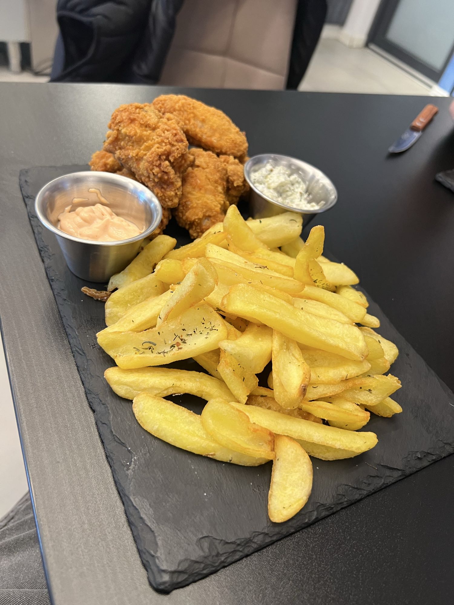 Aripioare prăjite cu cartofi