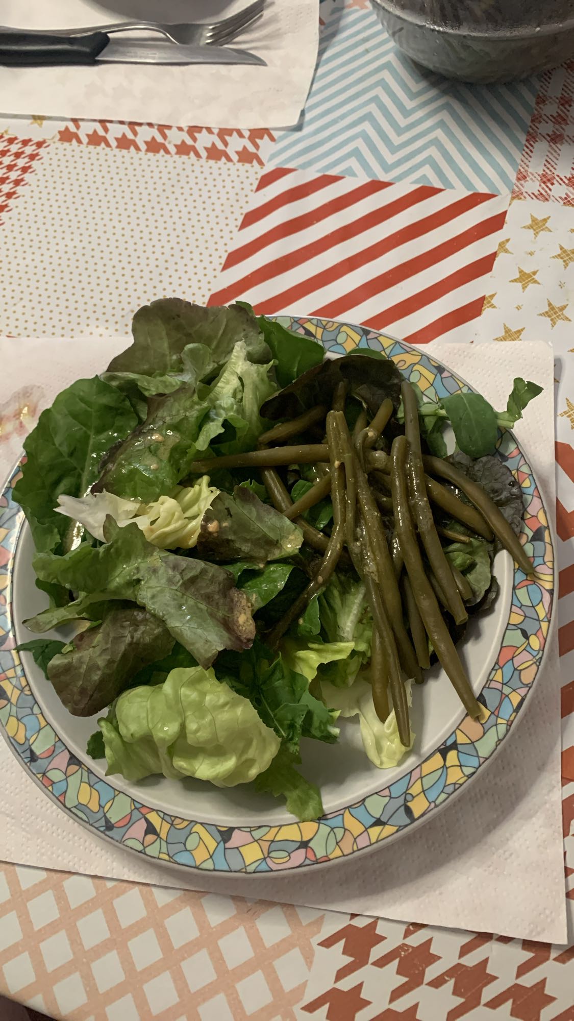 Salată verde cu fasole