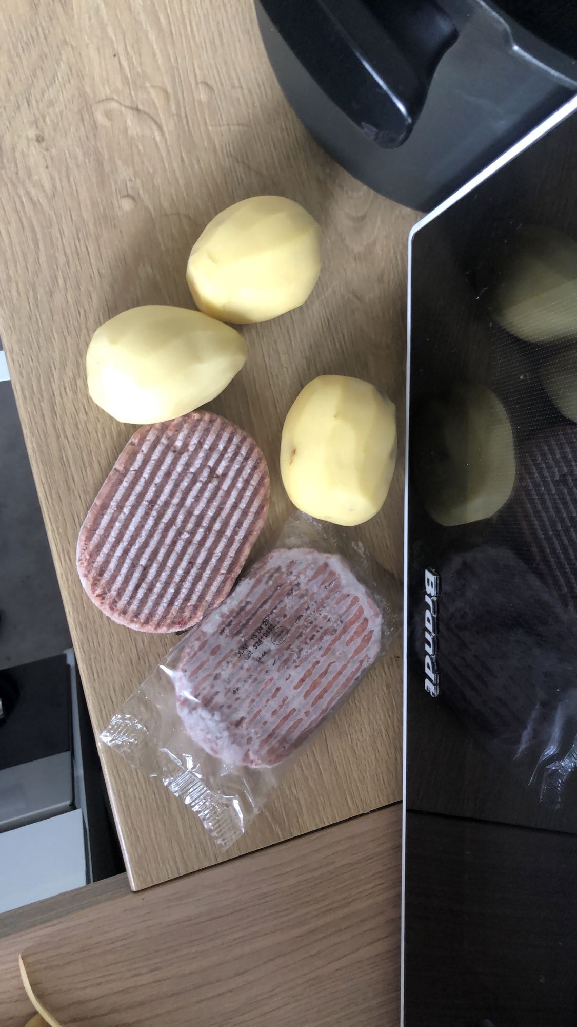 Pommes et steaks hachés