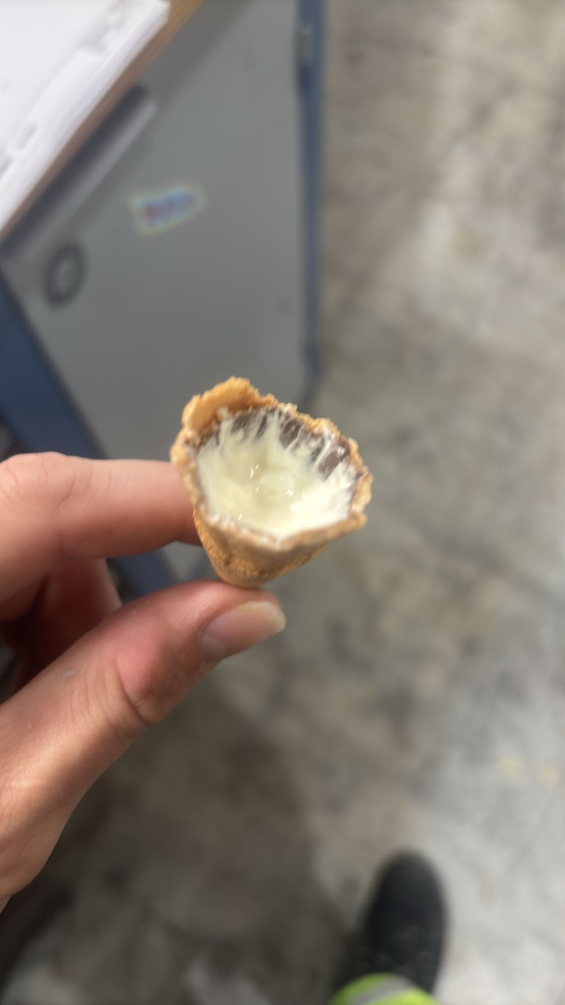 mini ijshoorntje met chocolade