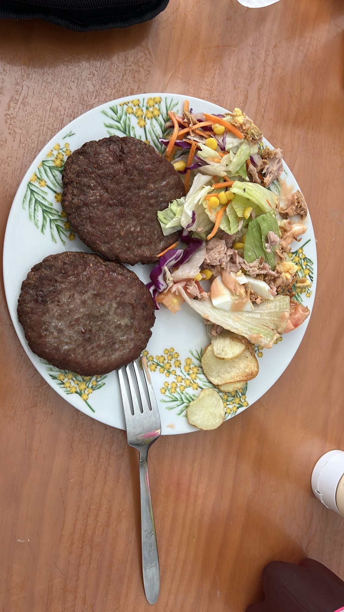 hamburguesas con ensalada
