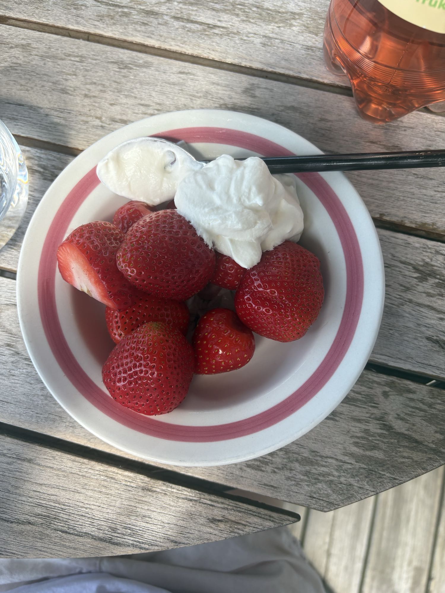 Jordgubbar med grädde