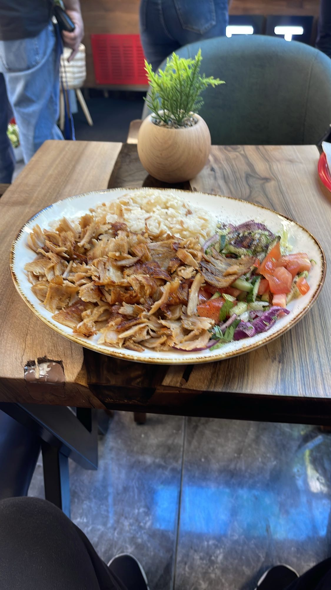 Döner Teller mit Reis und Salat