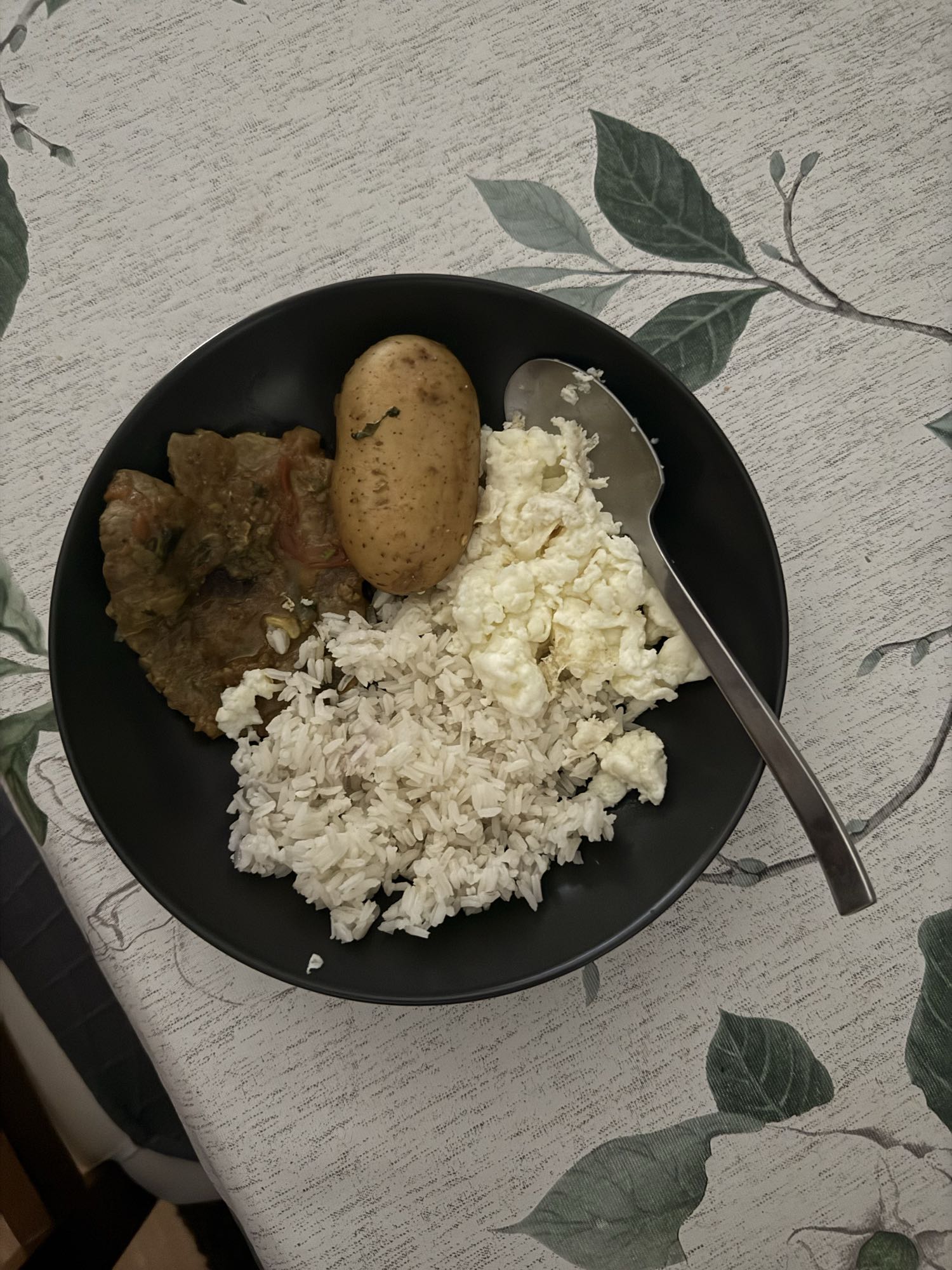 arroz, huevo, papa y carne
