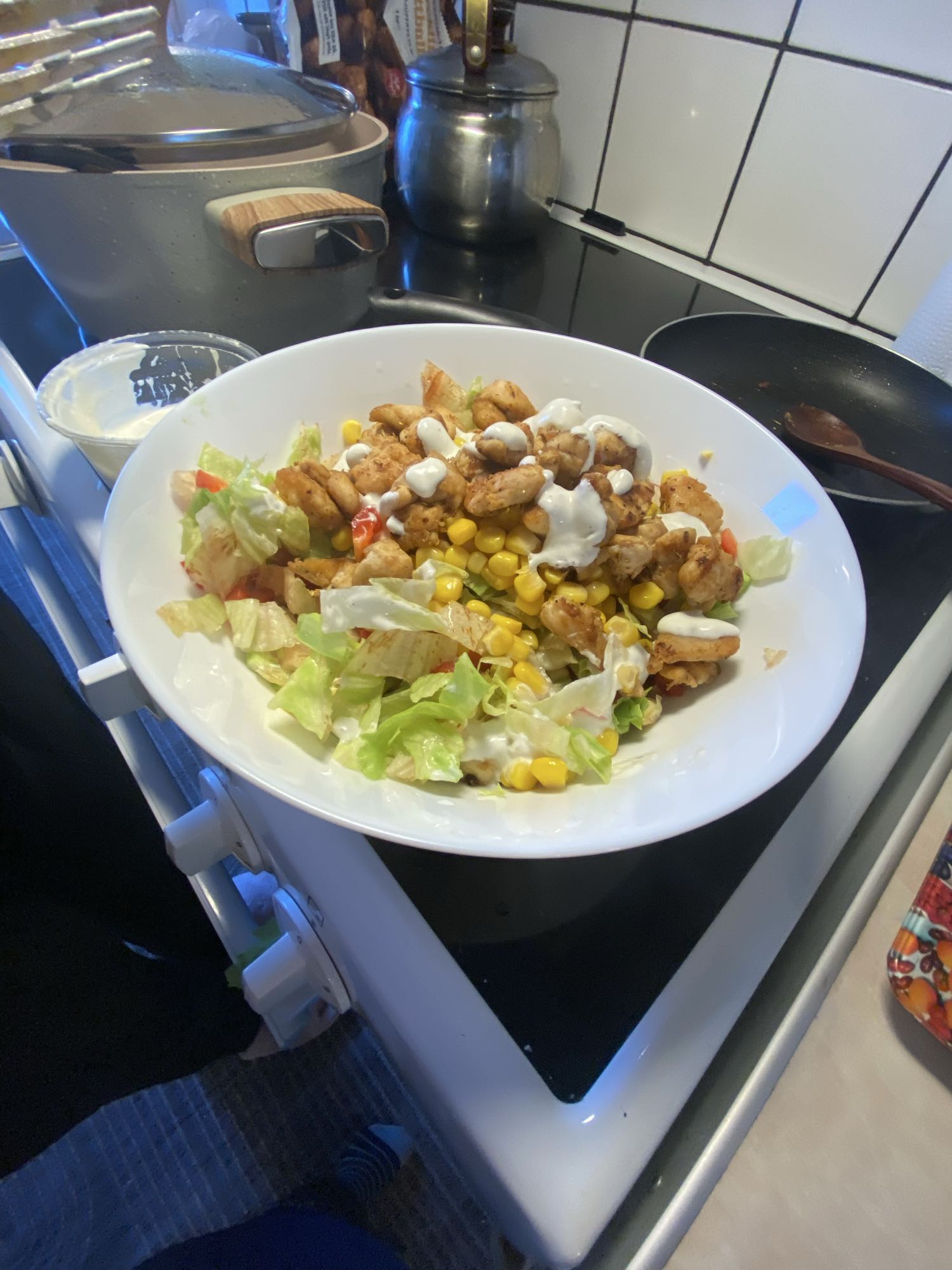 سلطة دجاج مشوي