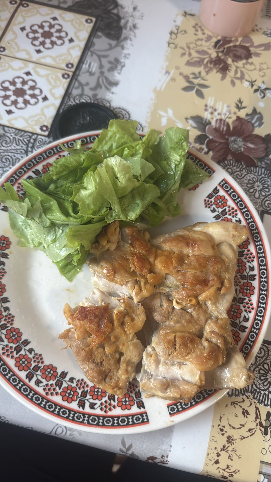 Pui la grătar cu salată