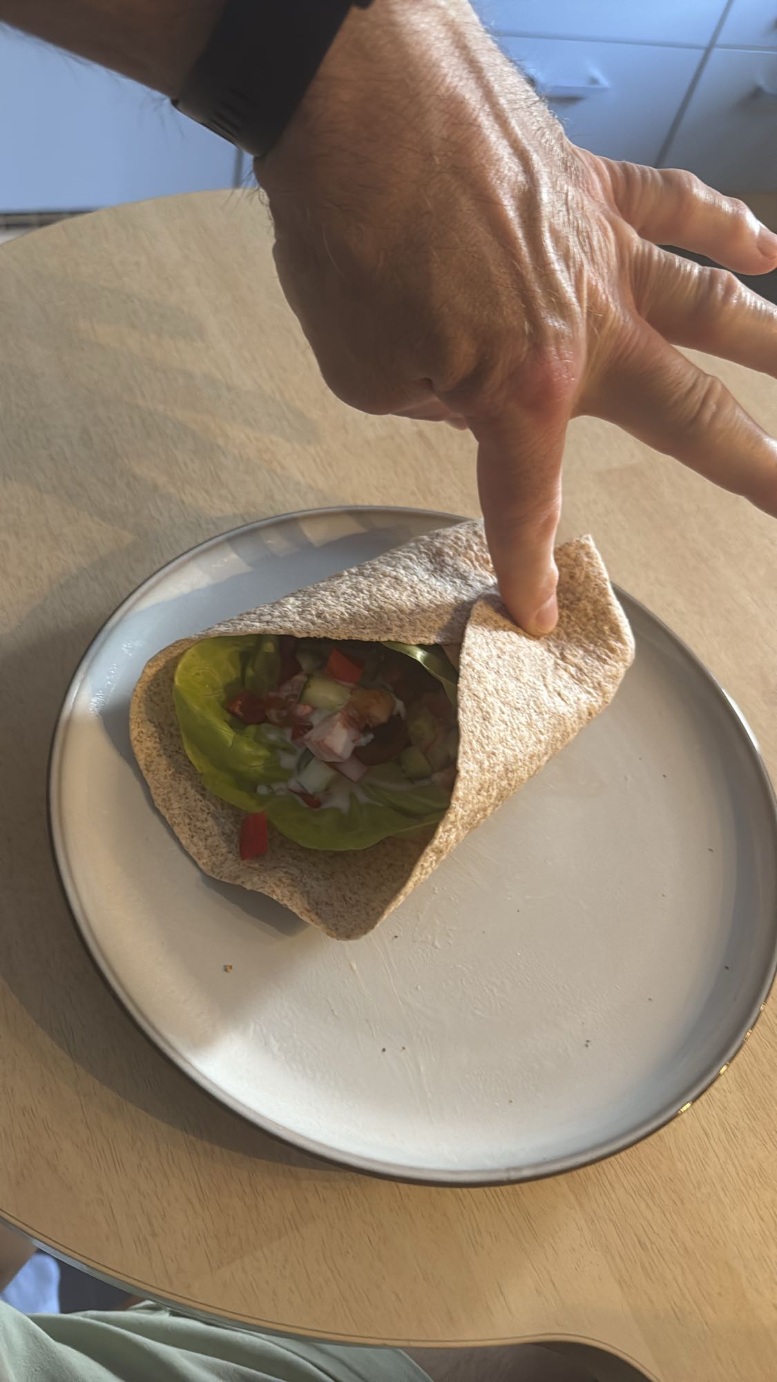 Volkoren wrap met kip en groenten