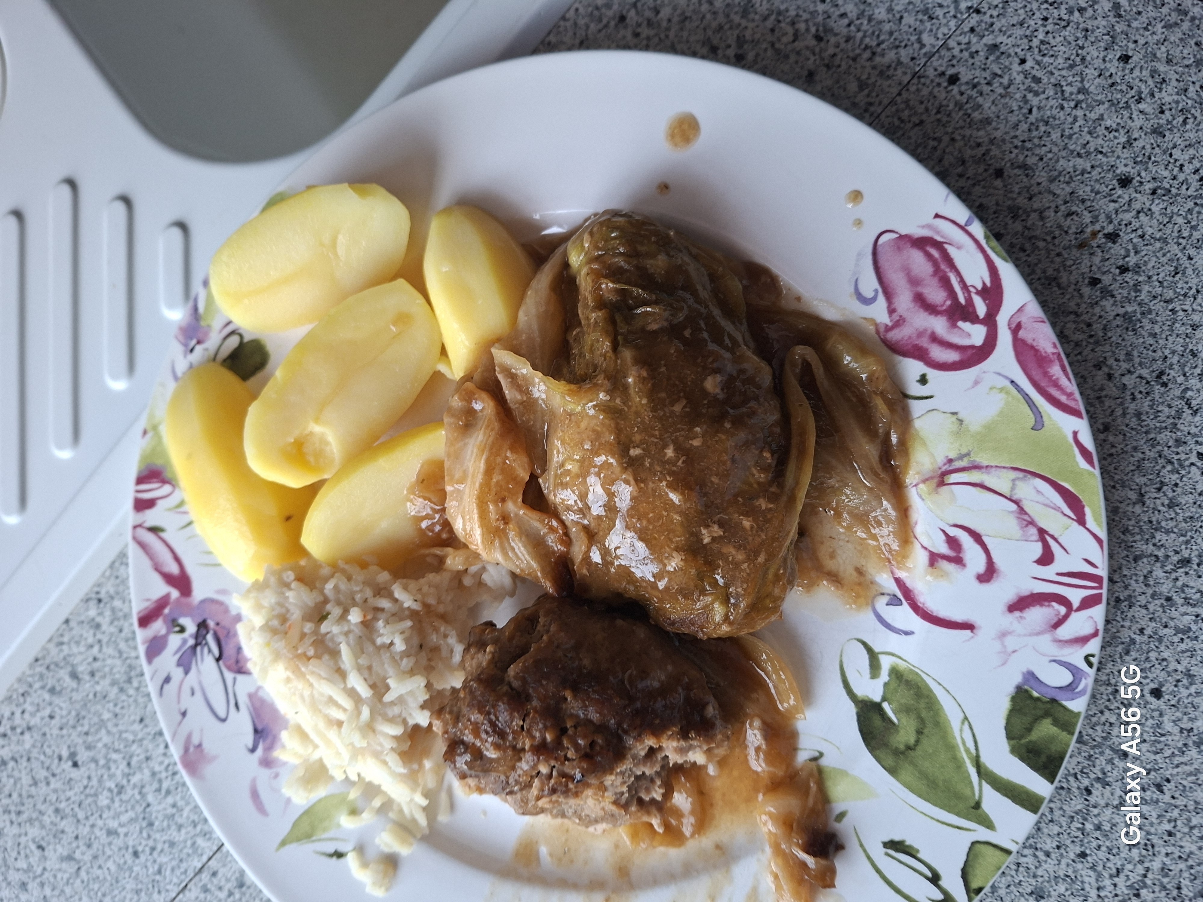 Gevulde koolrolletjes met aardappelen
