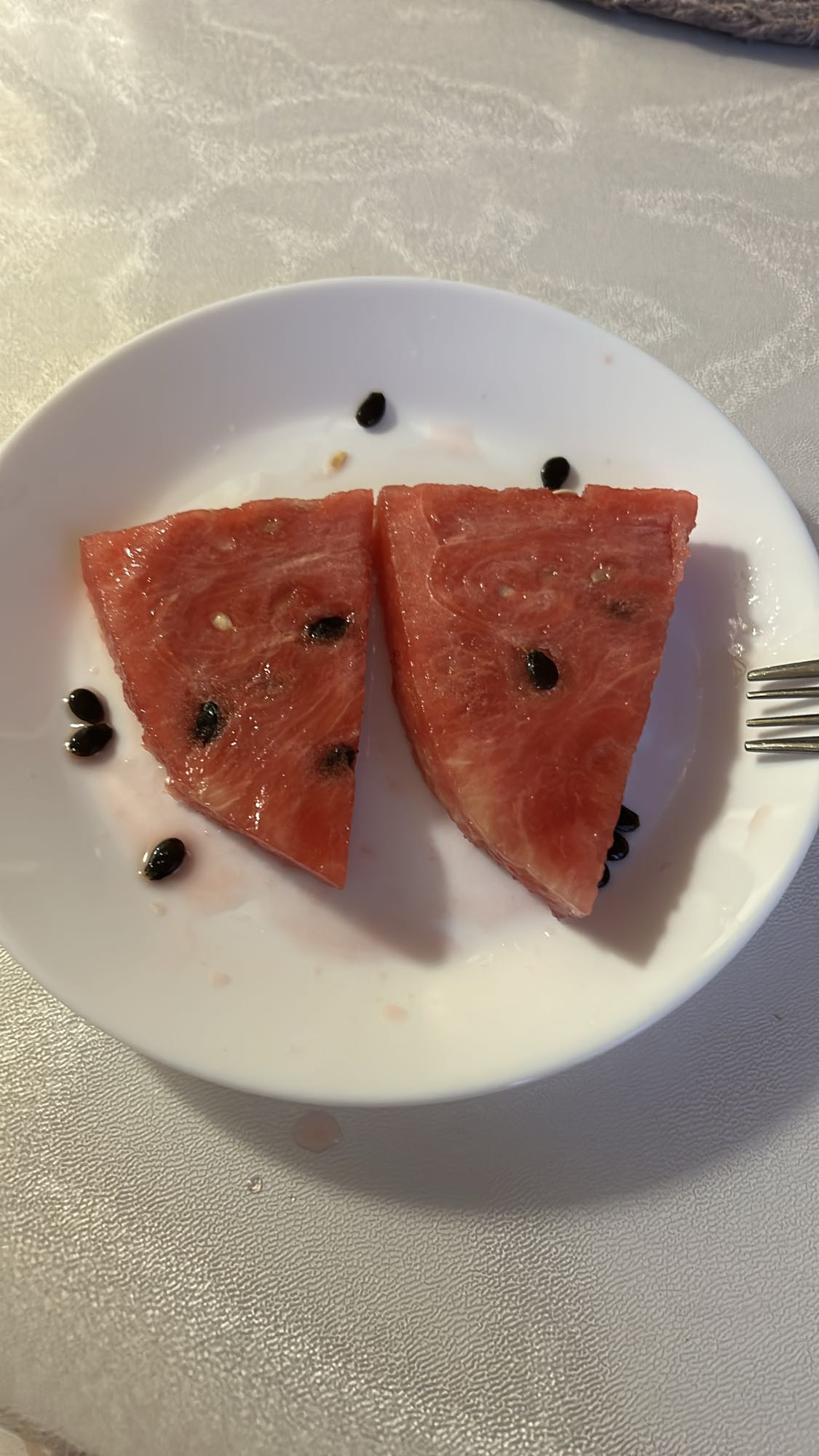 Två bitar vattenmelon