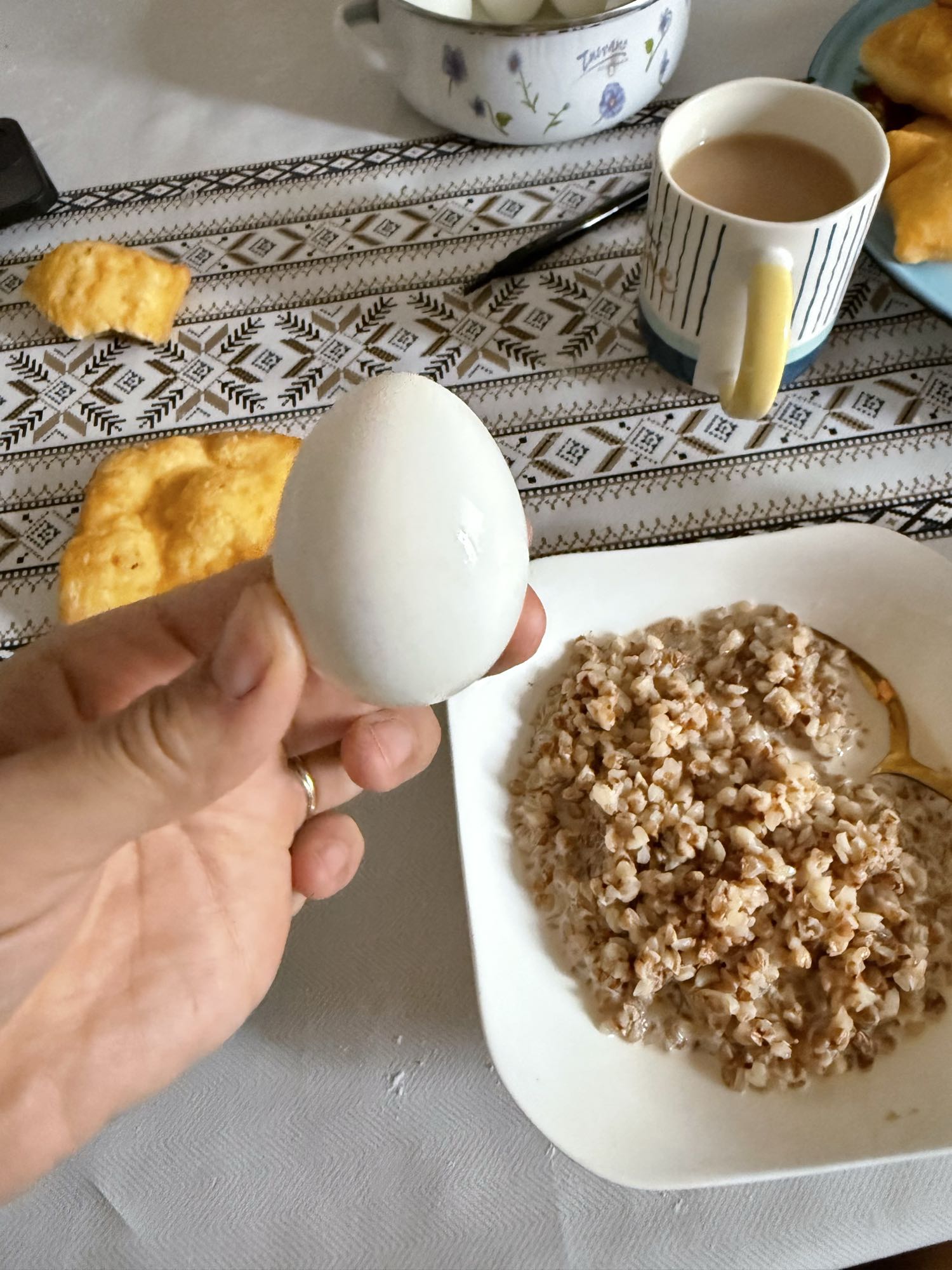 Каша с яйцом и чаем