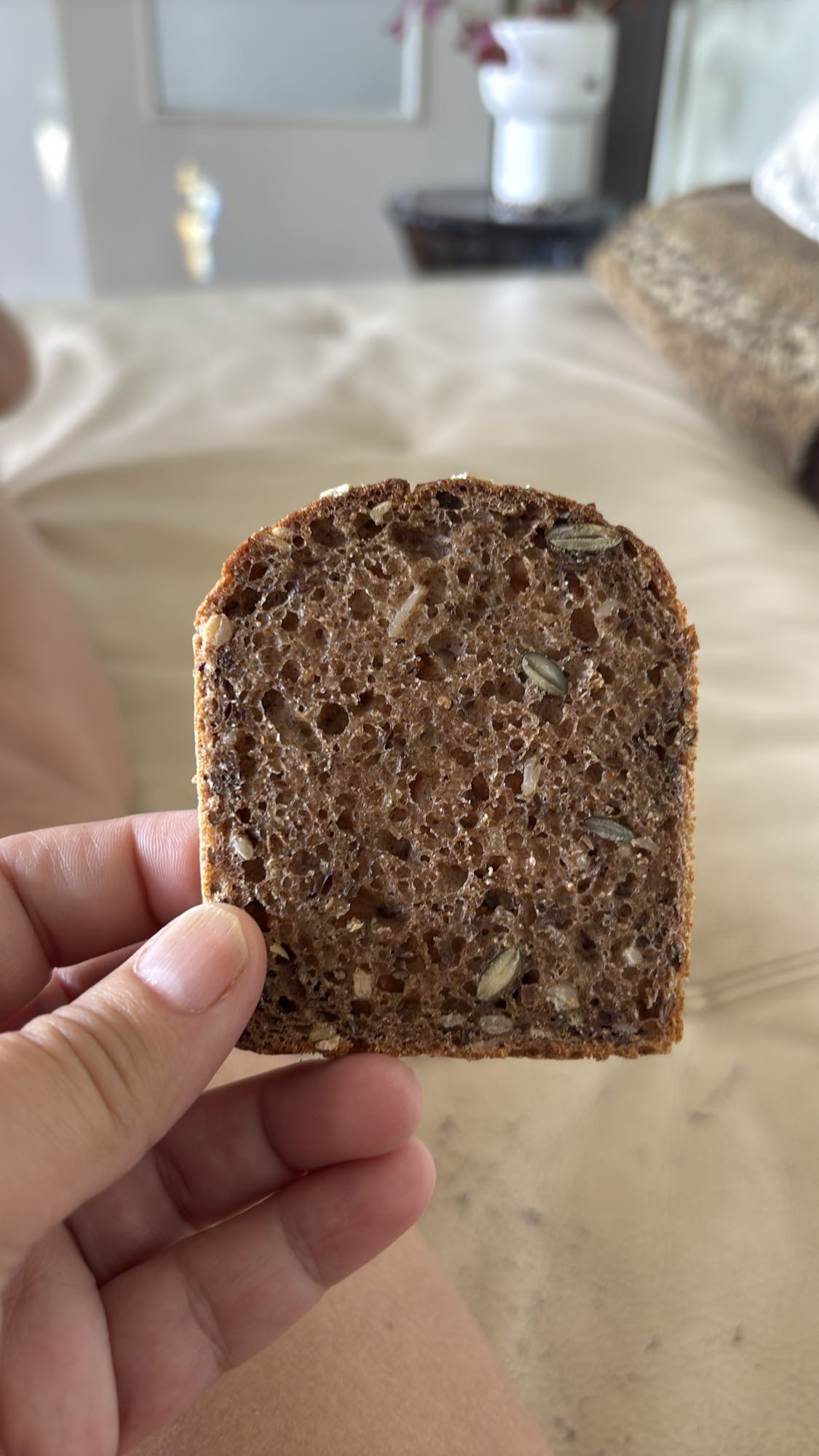 Tranche de pain complet graines